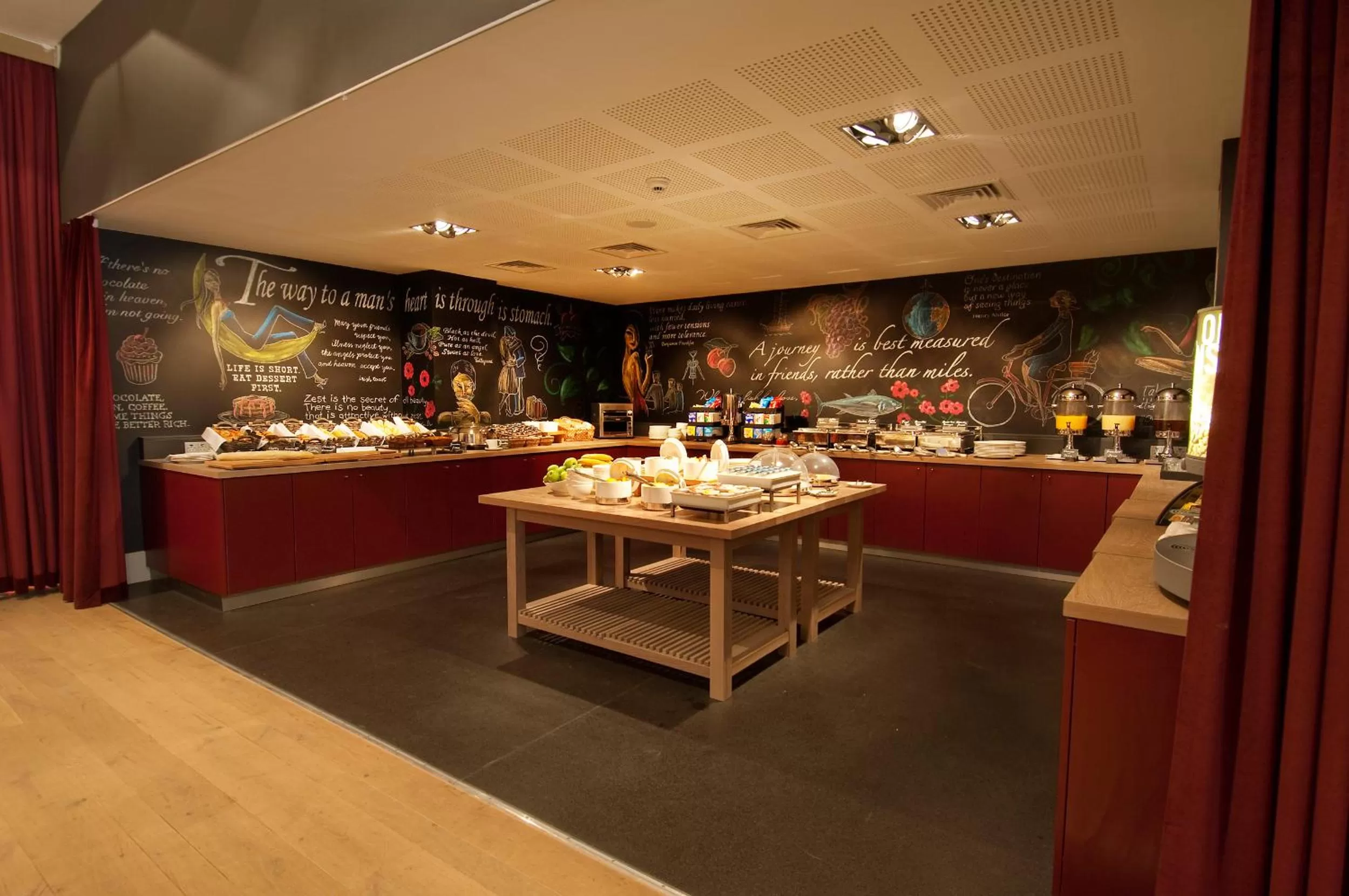 Restaurant/places to eat in pentahotel Reading