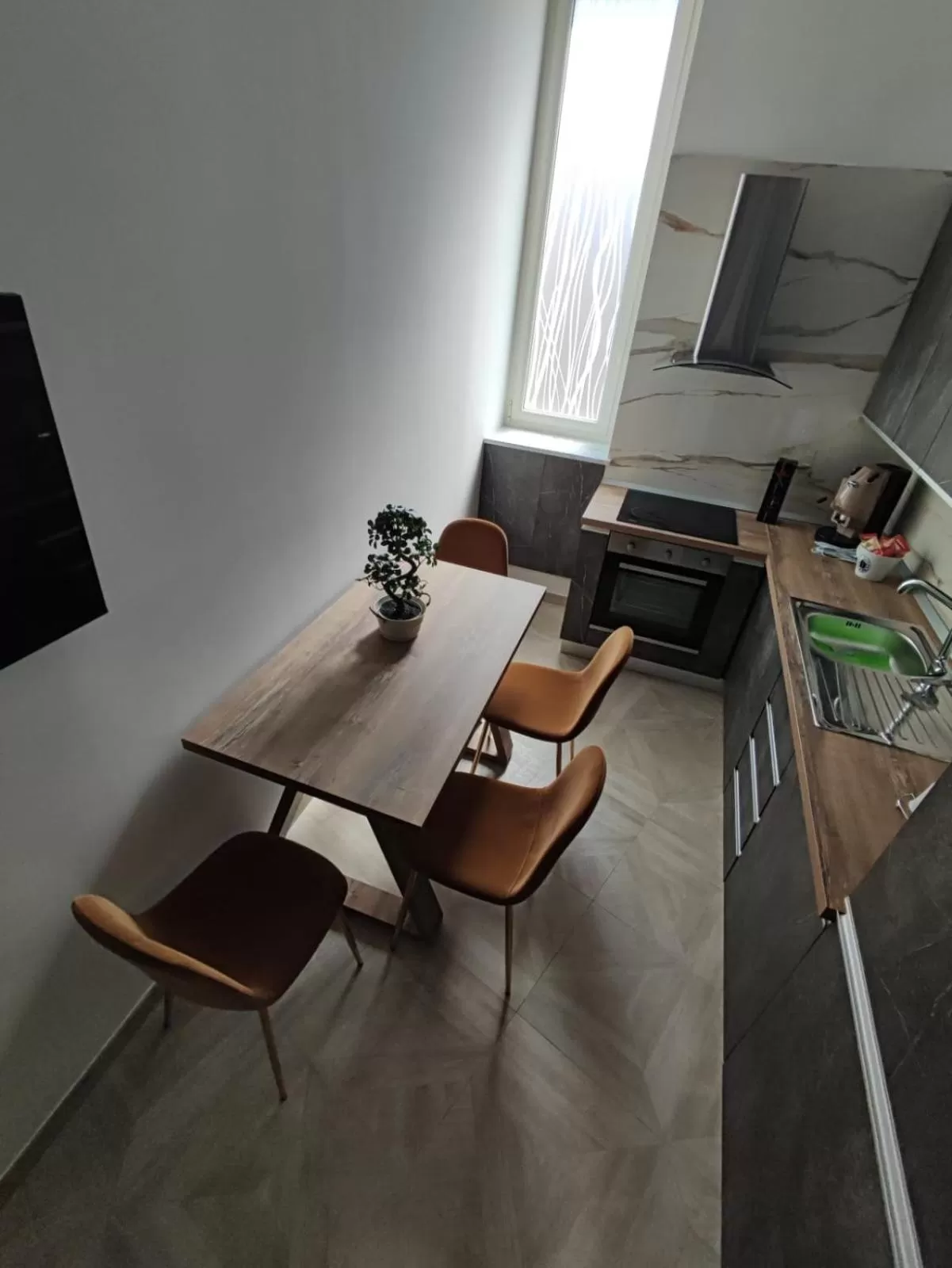 Communal kitchen, Kitchen/Kitchenette in Twin Towers Naples Luxury