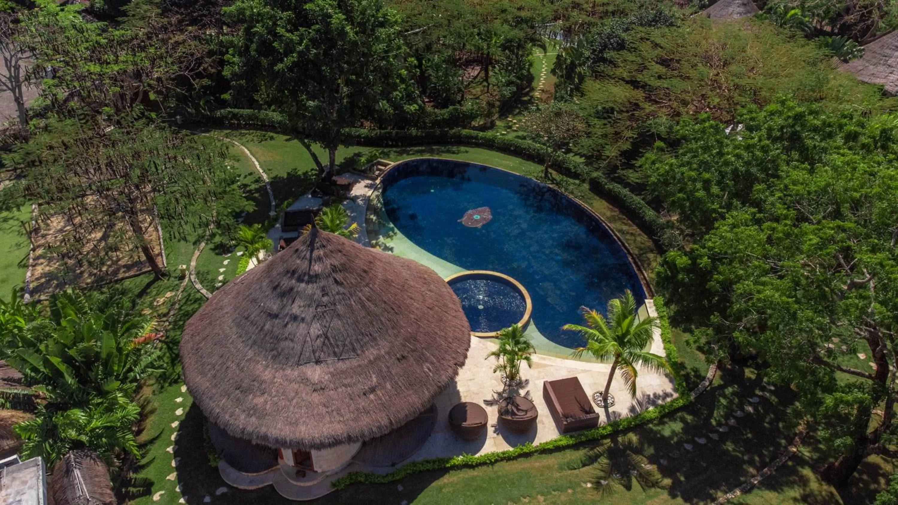 Swimming pool in La Joya Balangan Resort