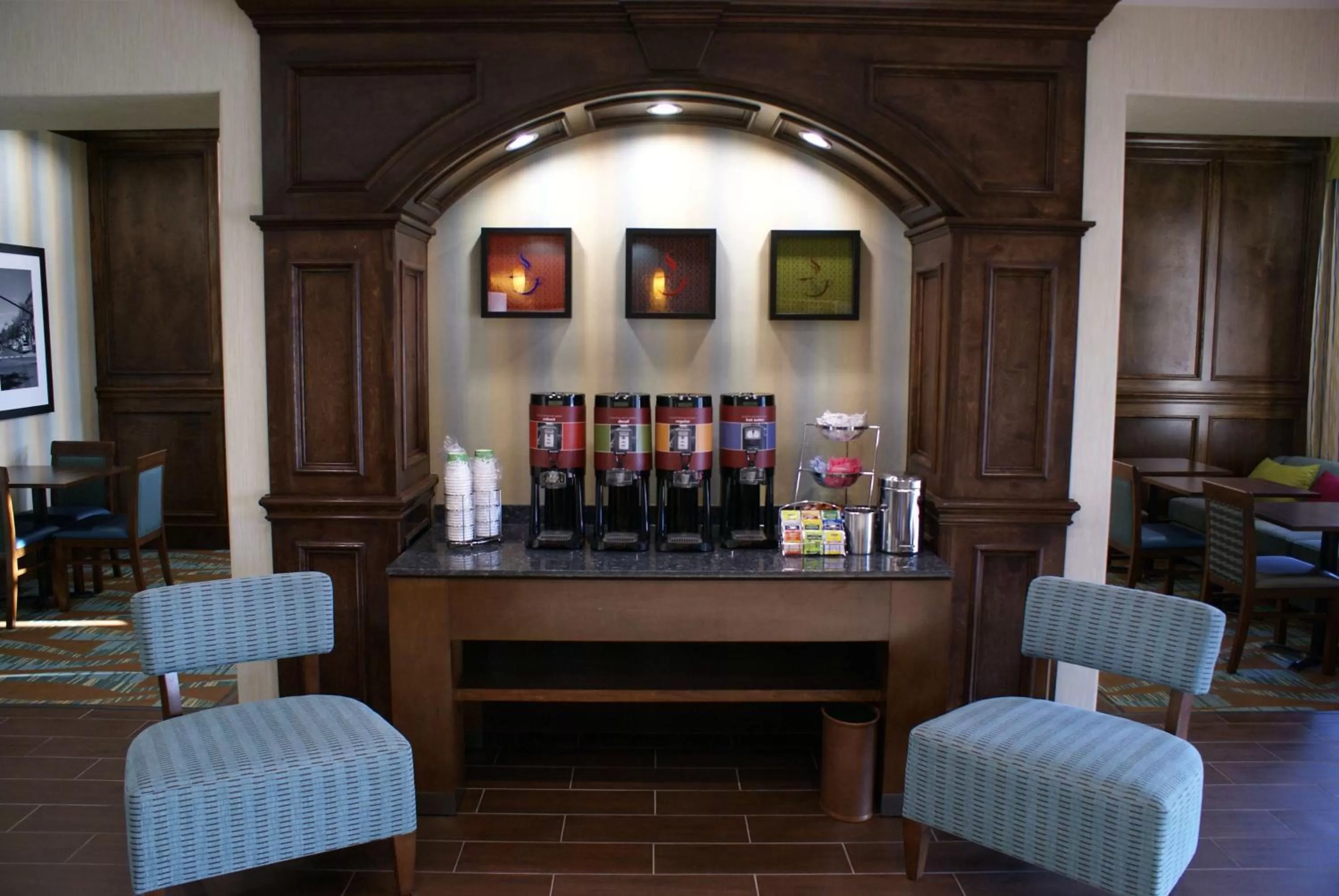 Restaurant/places to eat in Hampton Inn & Suites Center