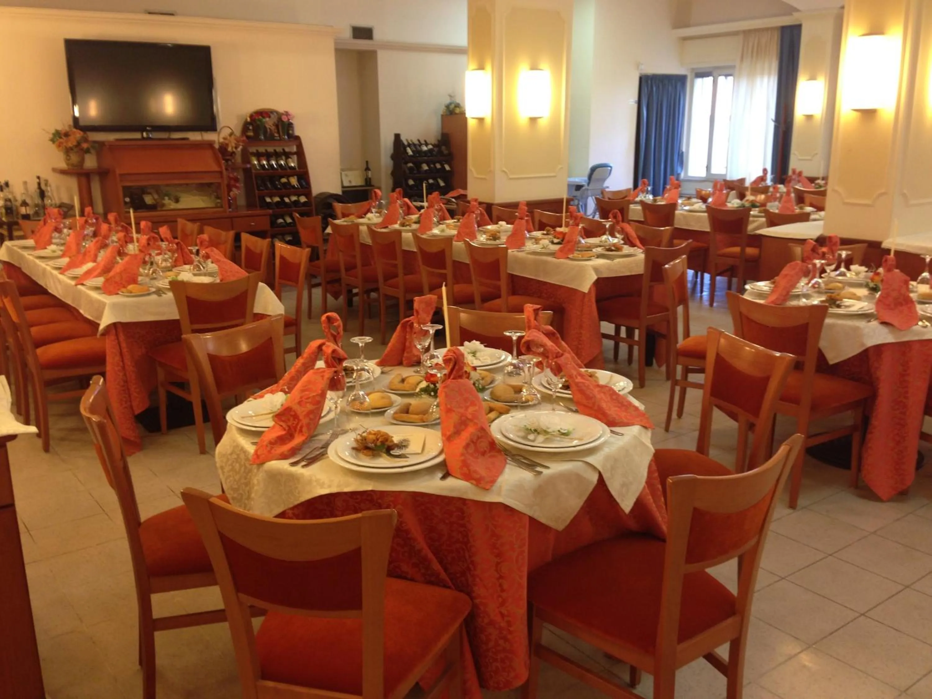 Restaurant/places to eat in Hotel Niagara