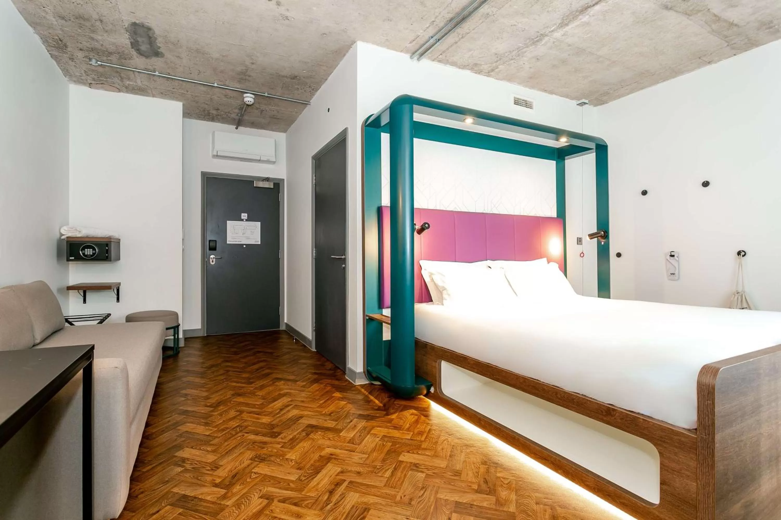 Bedroom, Bed in YOTEL Manchester Deansgate