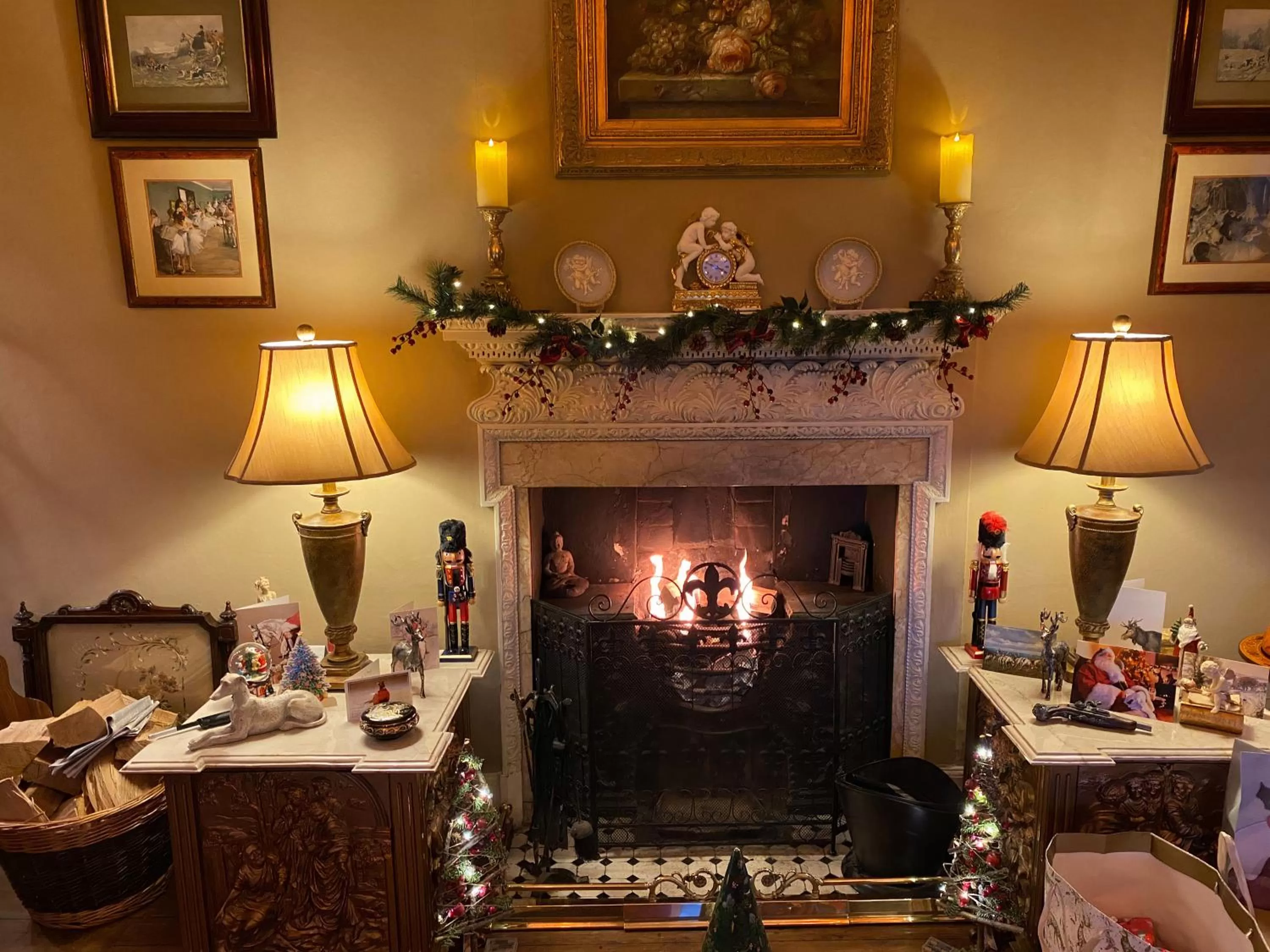 Communal lounge/ TV room, Restaurant/Places to Eat in Plas Tan-Yr-Allt Historic Country House & Estate