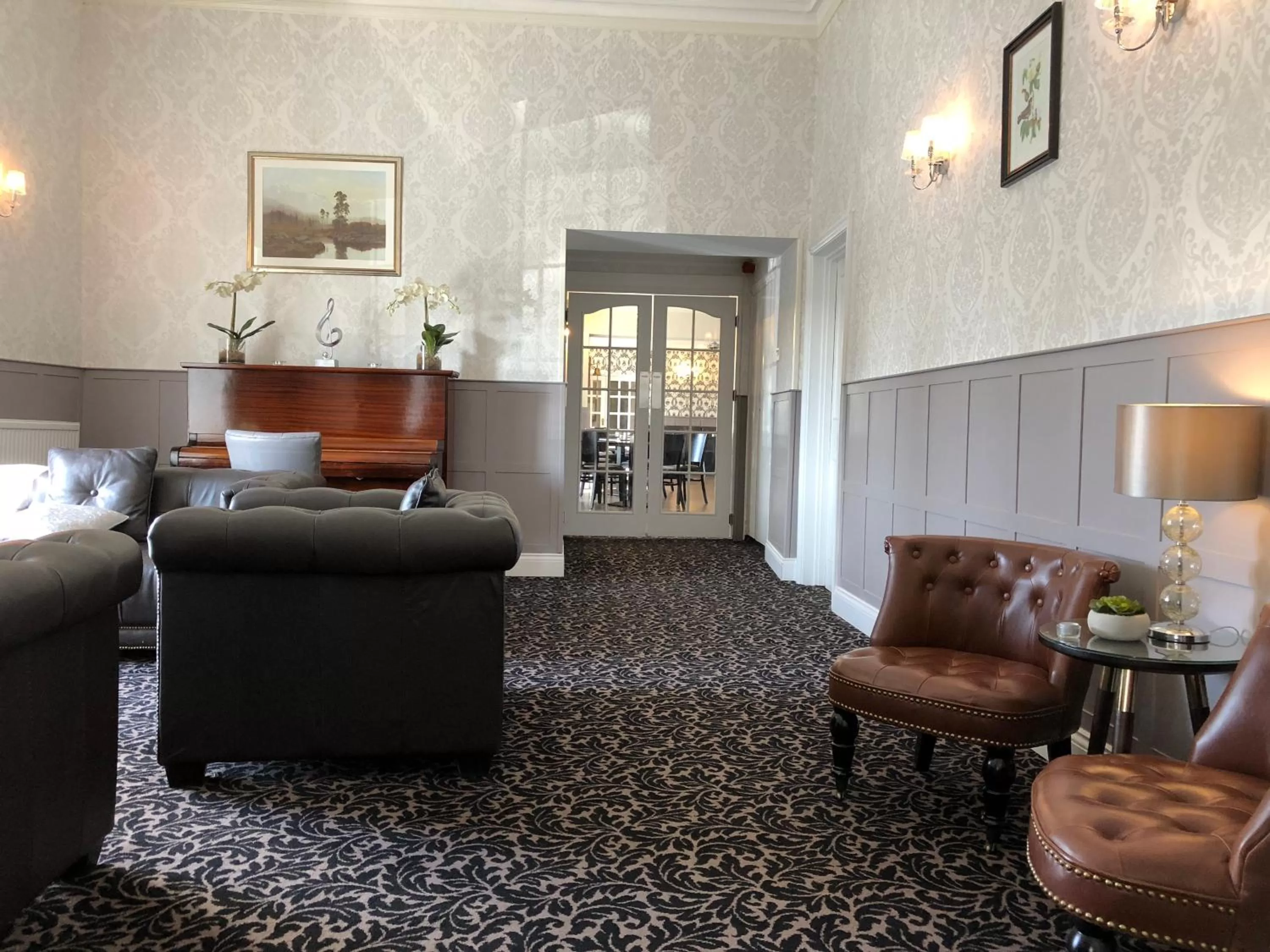 Lounge or bar in Elfordleigh Hotel