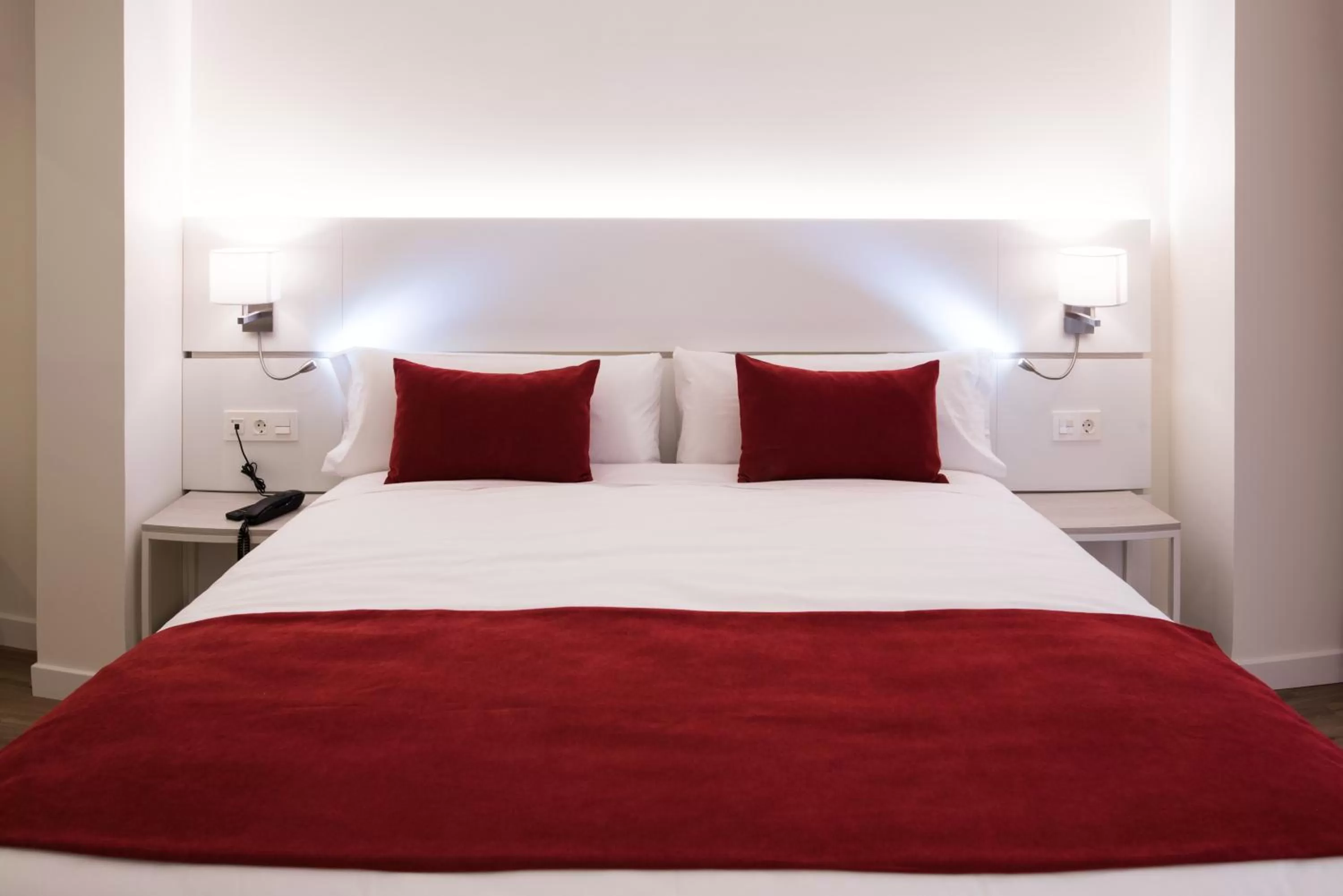 Photo of the whole room, Bed in Hotel Pompaelo Plaza del Ayuntamiento & Spa