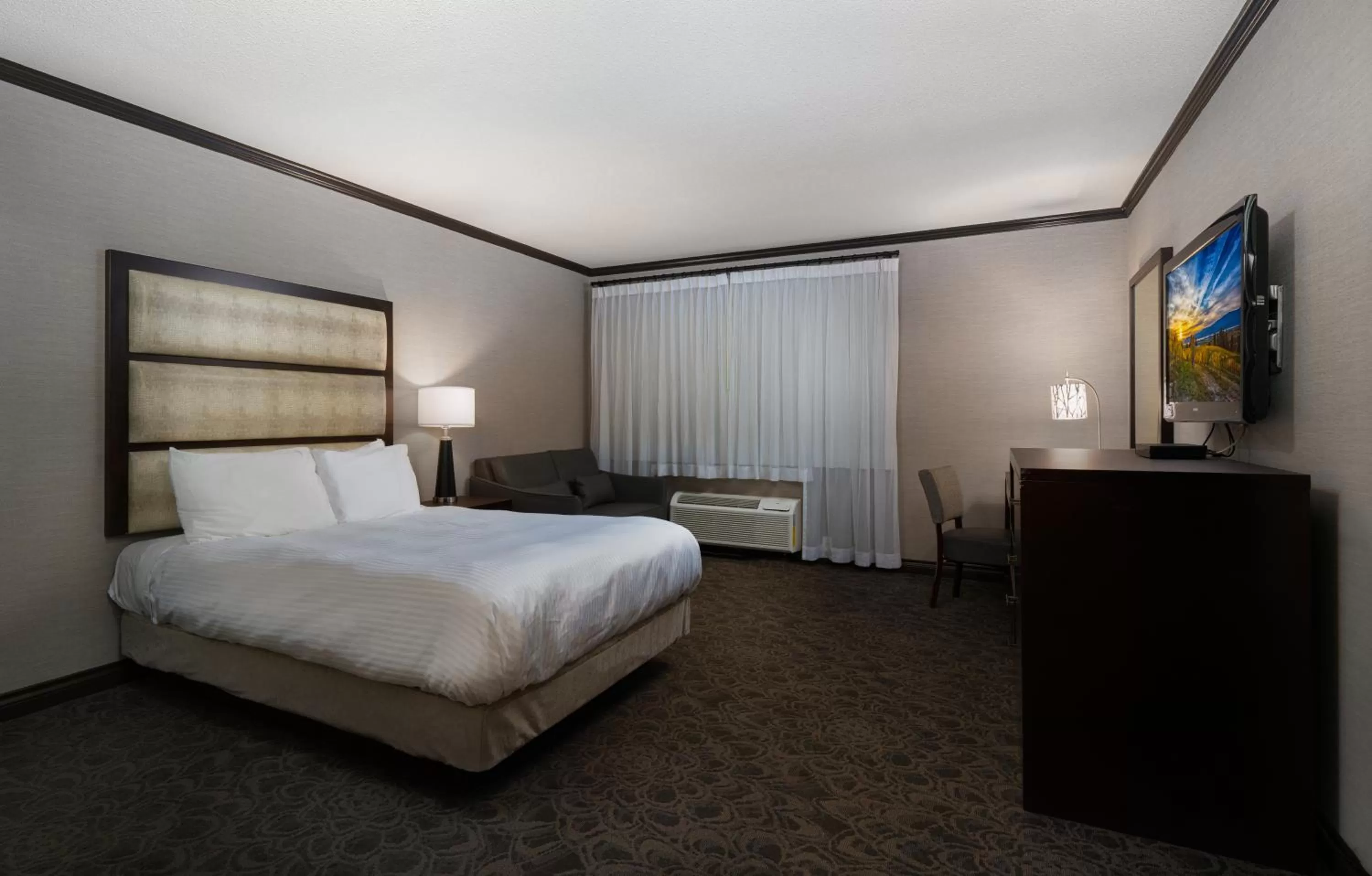 Photo of the whole room, Bed in Prestige Vernon Hotel