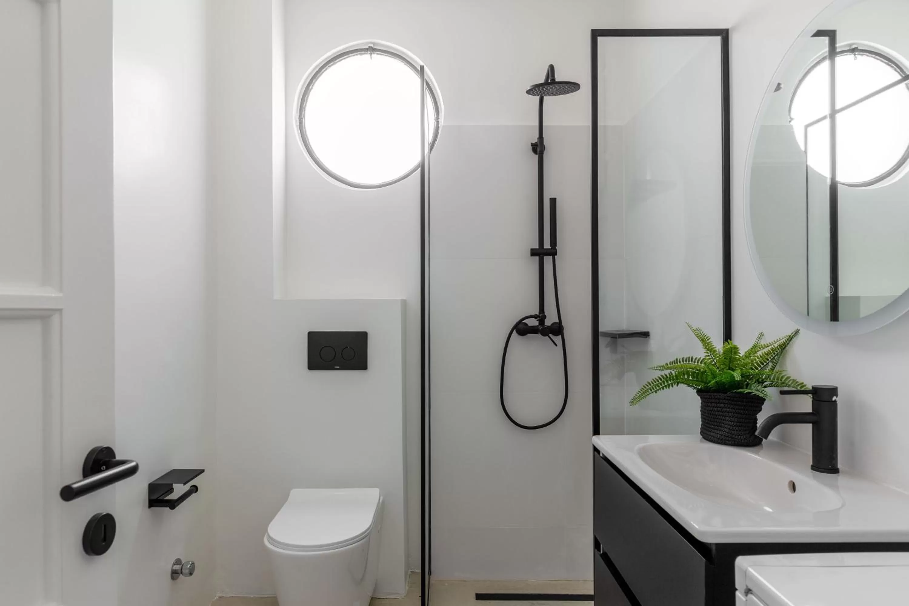 Shower, Bathroom in ZOIA The Met by UPSTREET