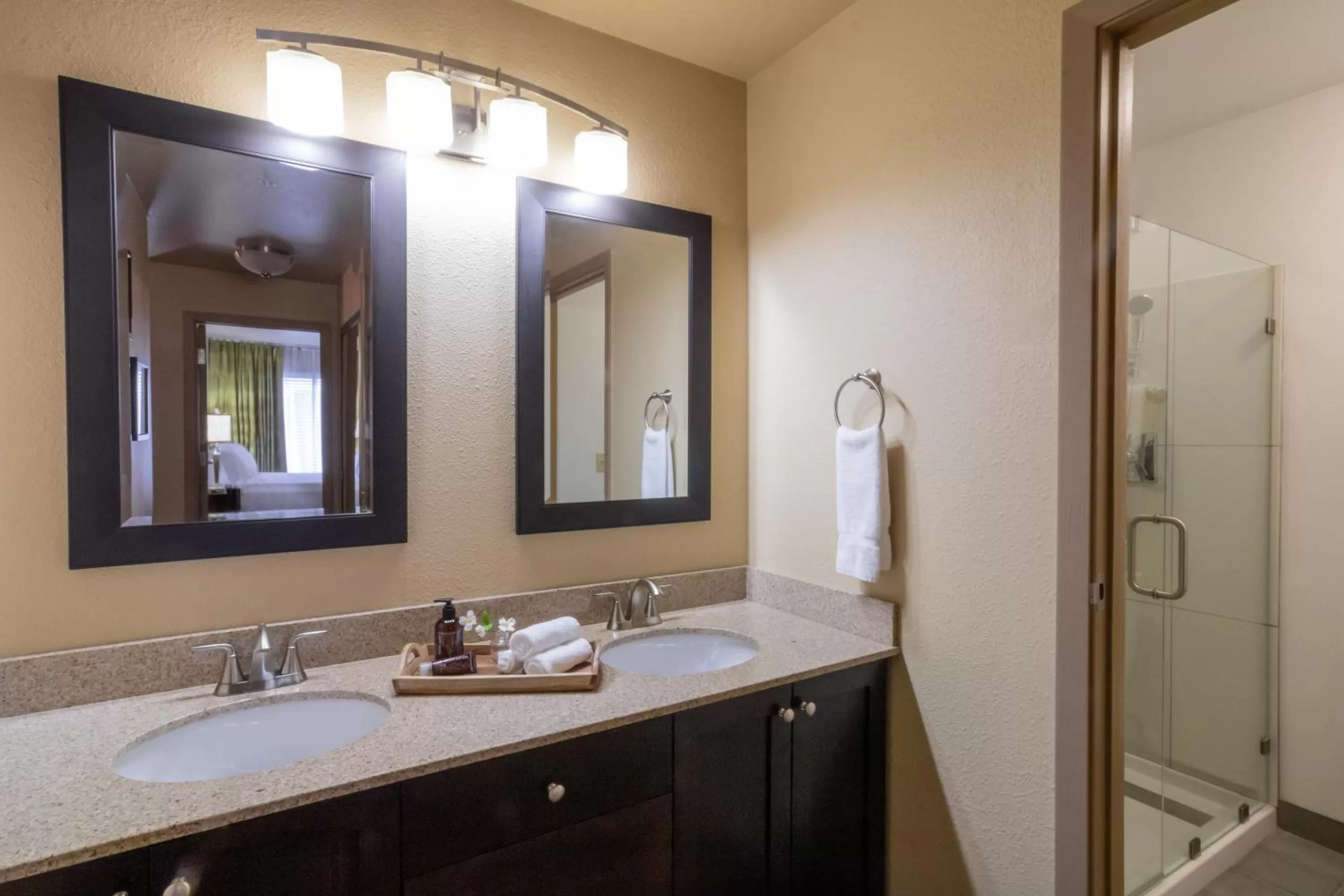 Bathroom in Oxford Suites Portland - Jantzen Beach