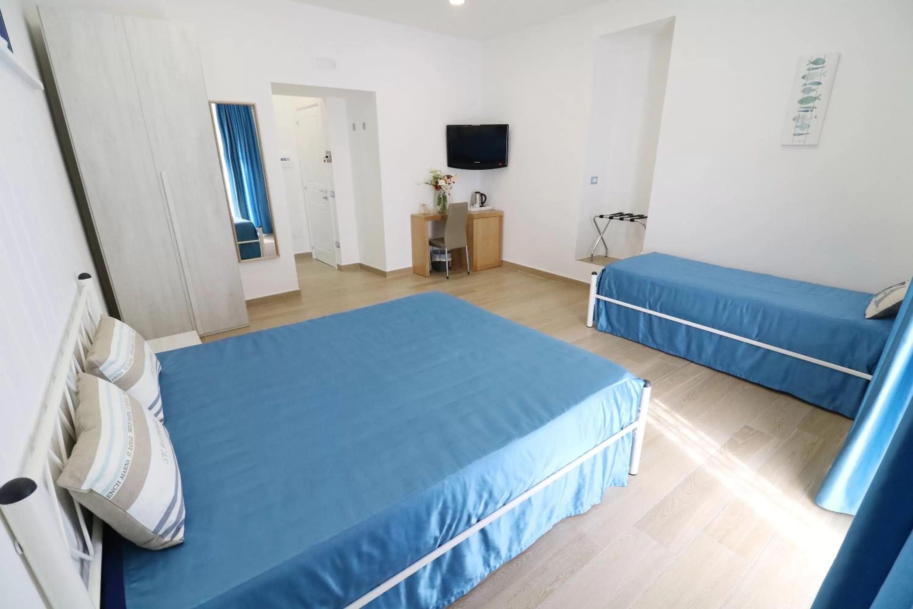 Property building, Bed in Antica Capri