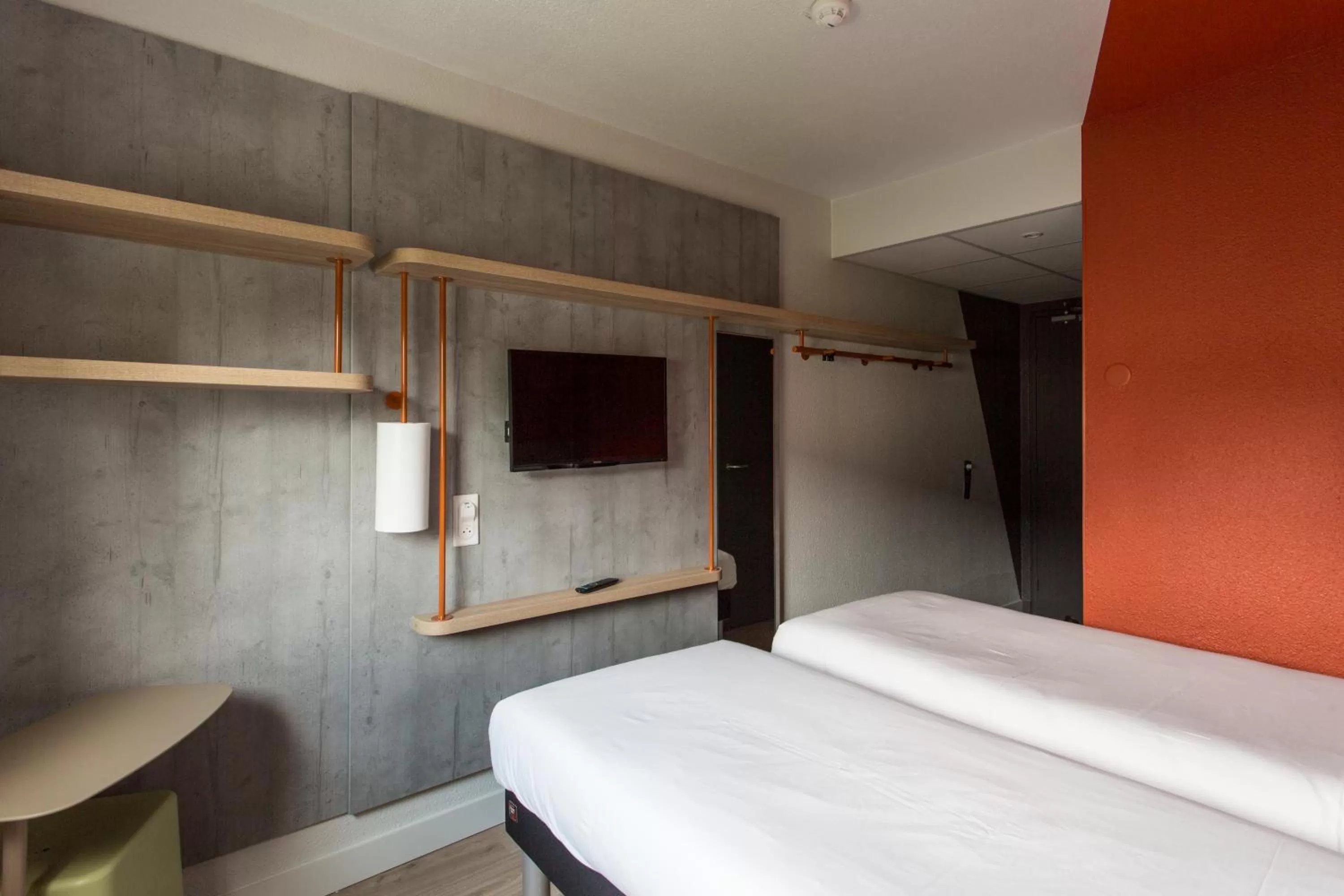 Bed in ibis budget Senlis
