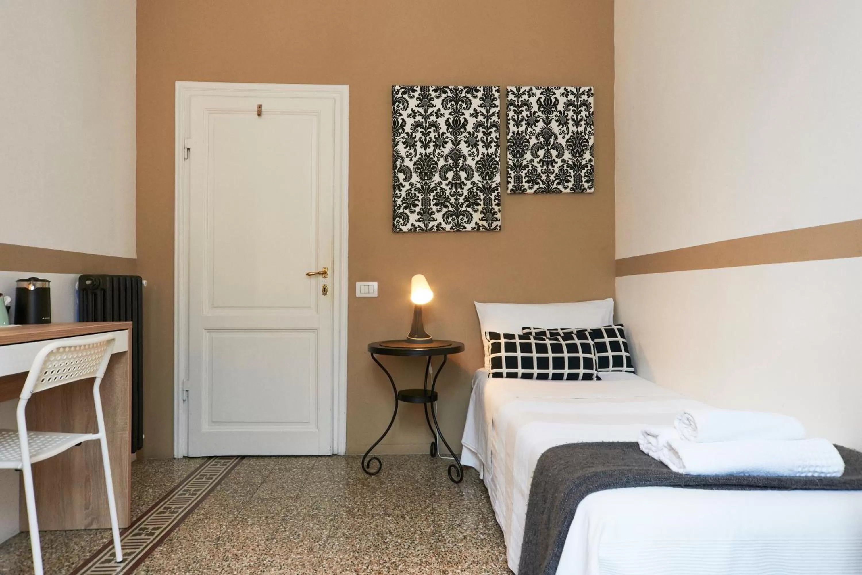 Bed in B&B In Centro