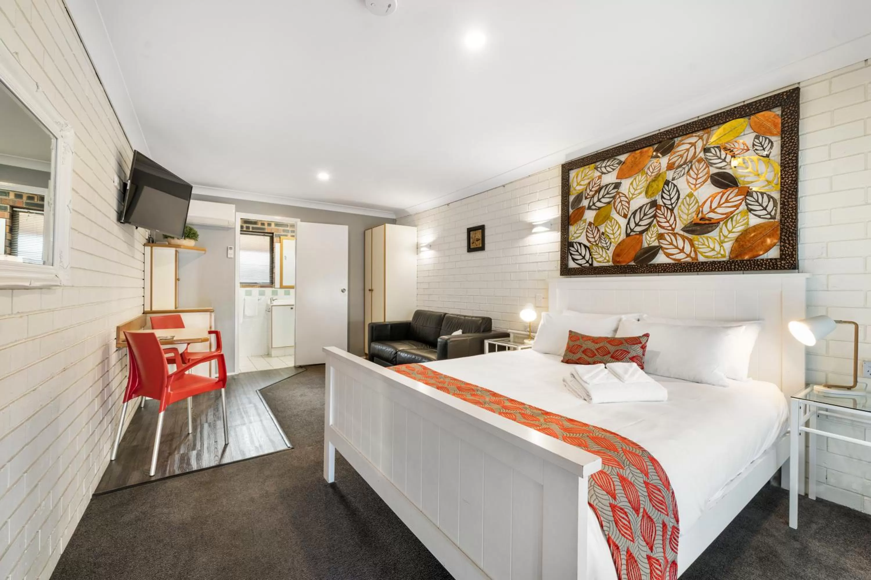 Photo of the whole room, Bed in Esk Wivenhoe Motor Inn