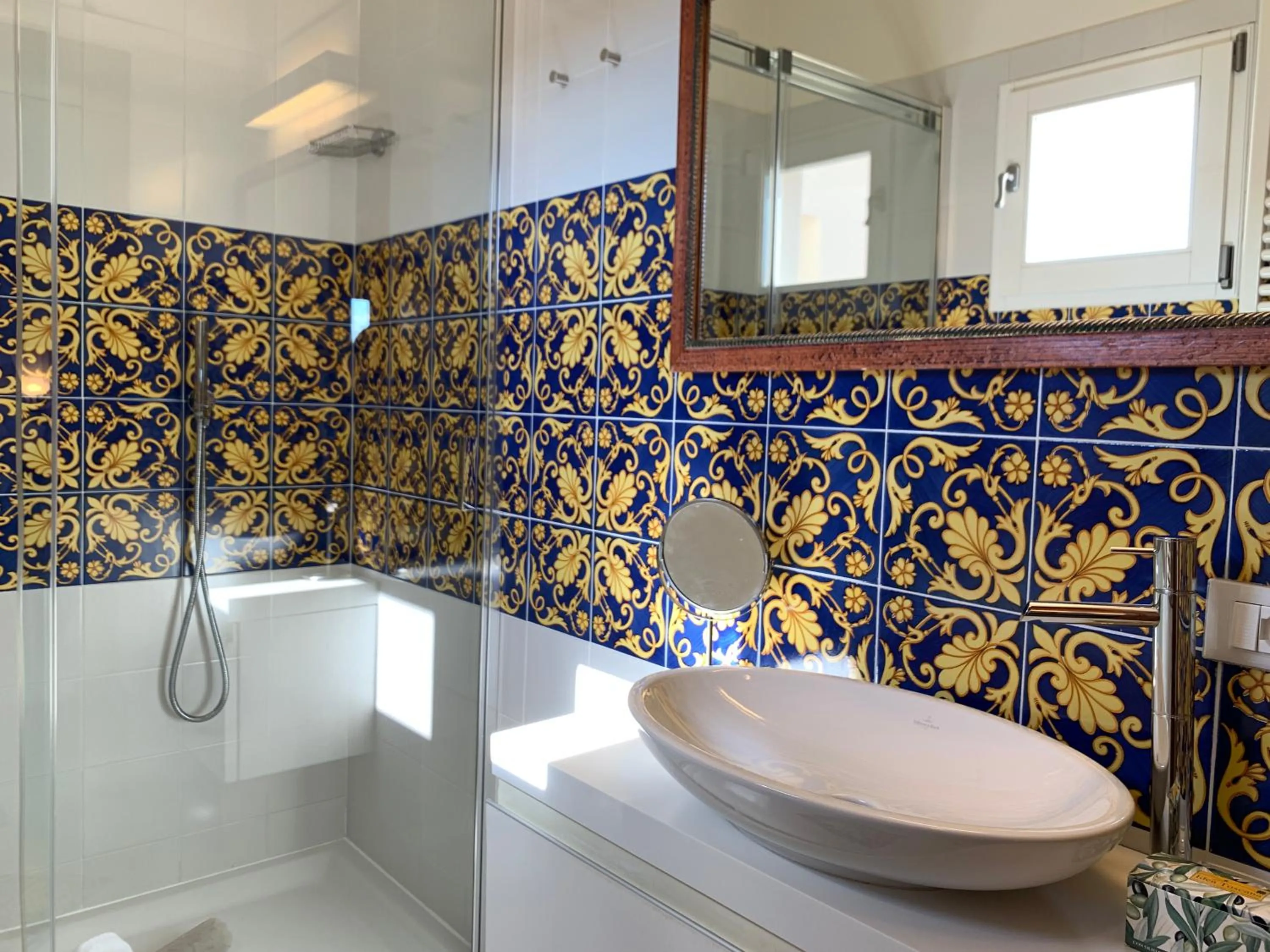 Shower in Hotel David