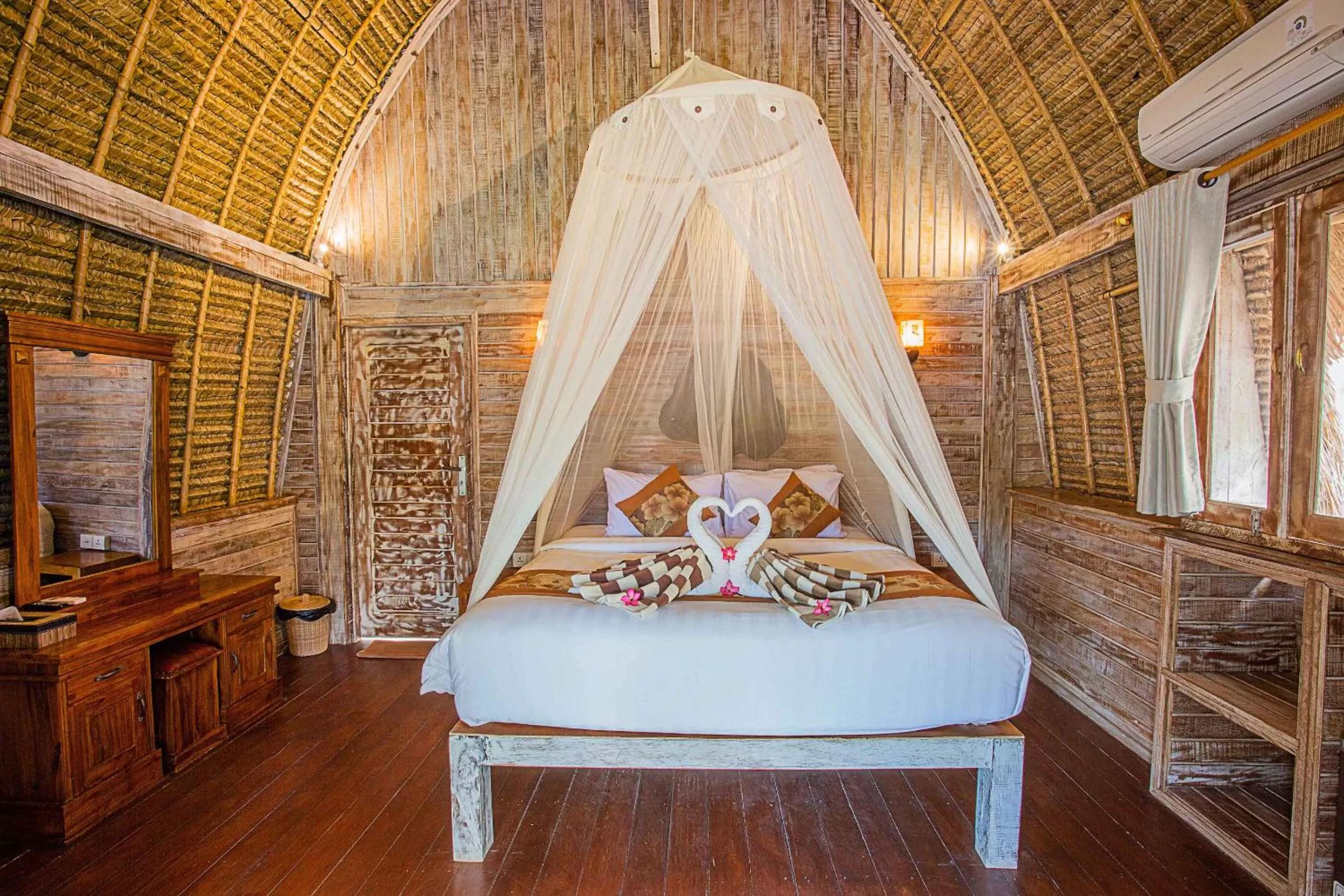 Deluxe Hut Double Room with Pool View in Sanghyang Bay Villas