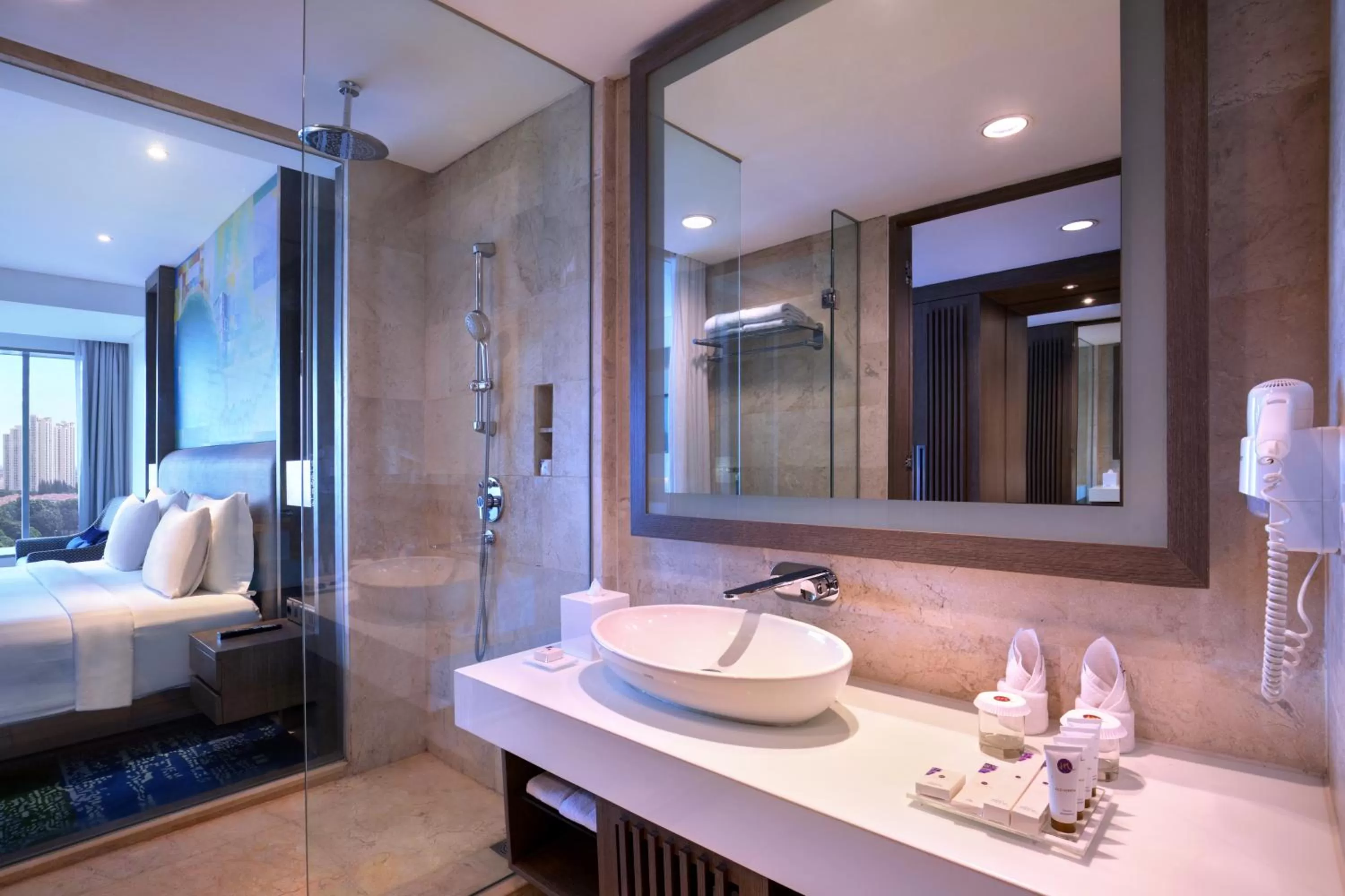 Bathroom, Bed in Grand Mercure Jakarta Kemayoran