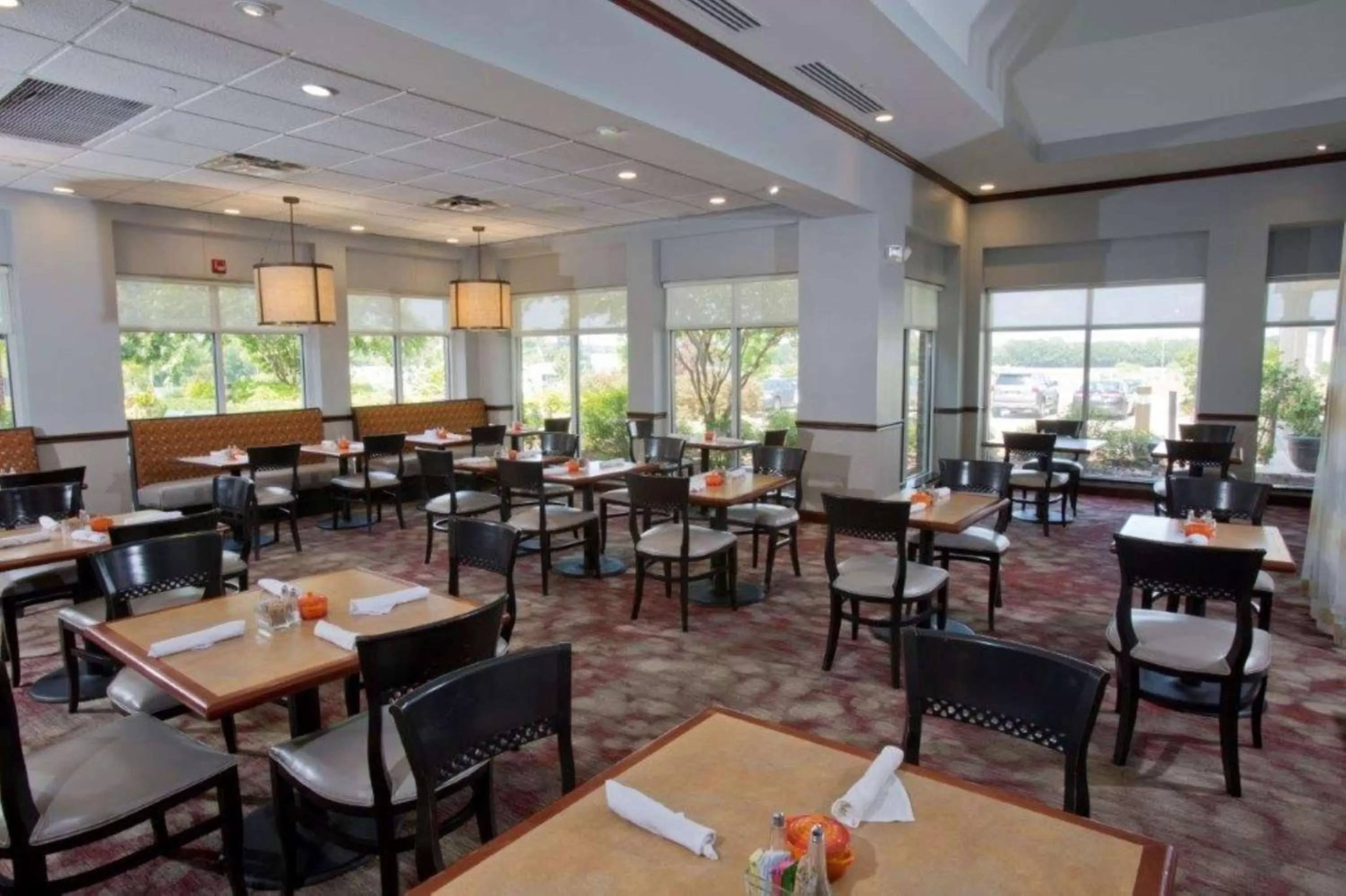 Restaurant/places to eat in Hilton Garden Inn Starkville