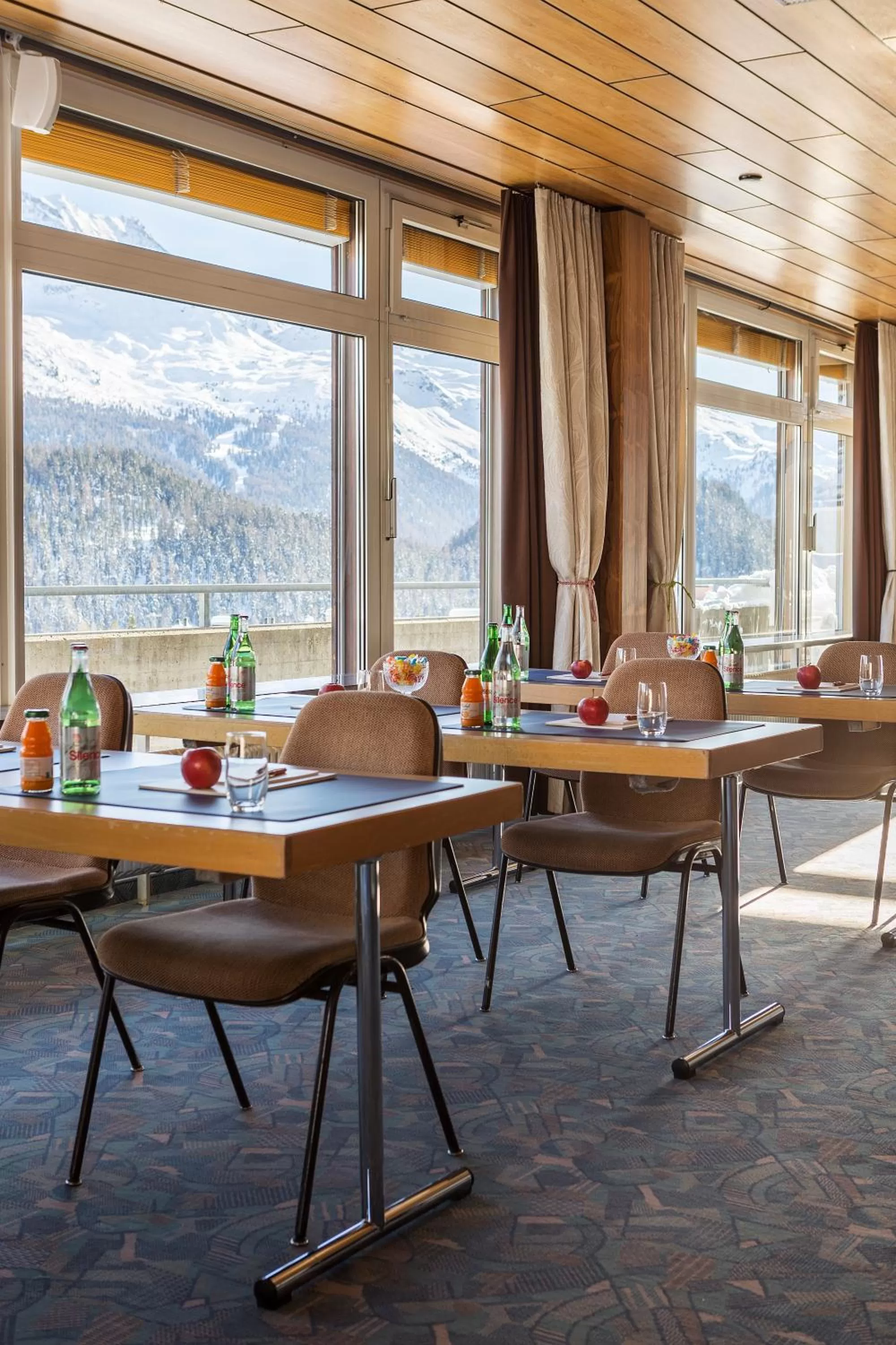 Dining area in Hotel Europa Suites St Moritz