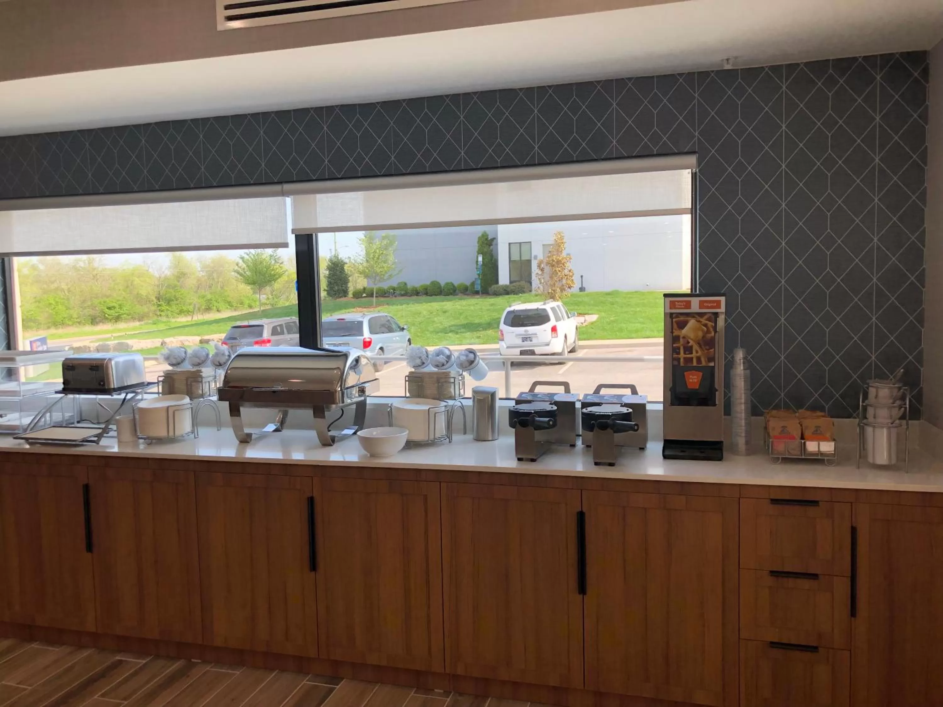 Breakfast in Comfort Inn & Suites Gallatin - Nashville Metro