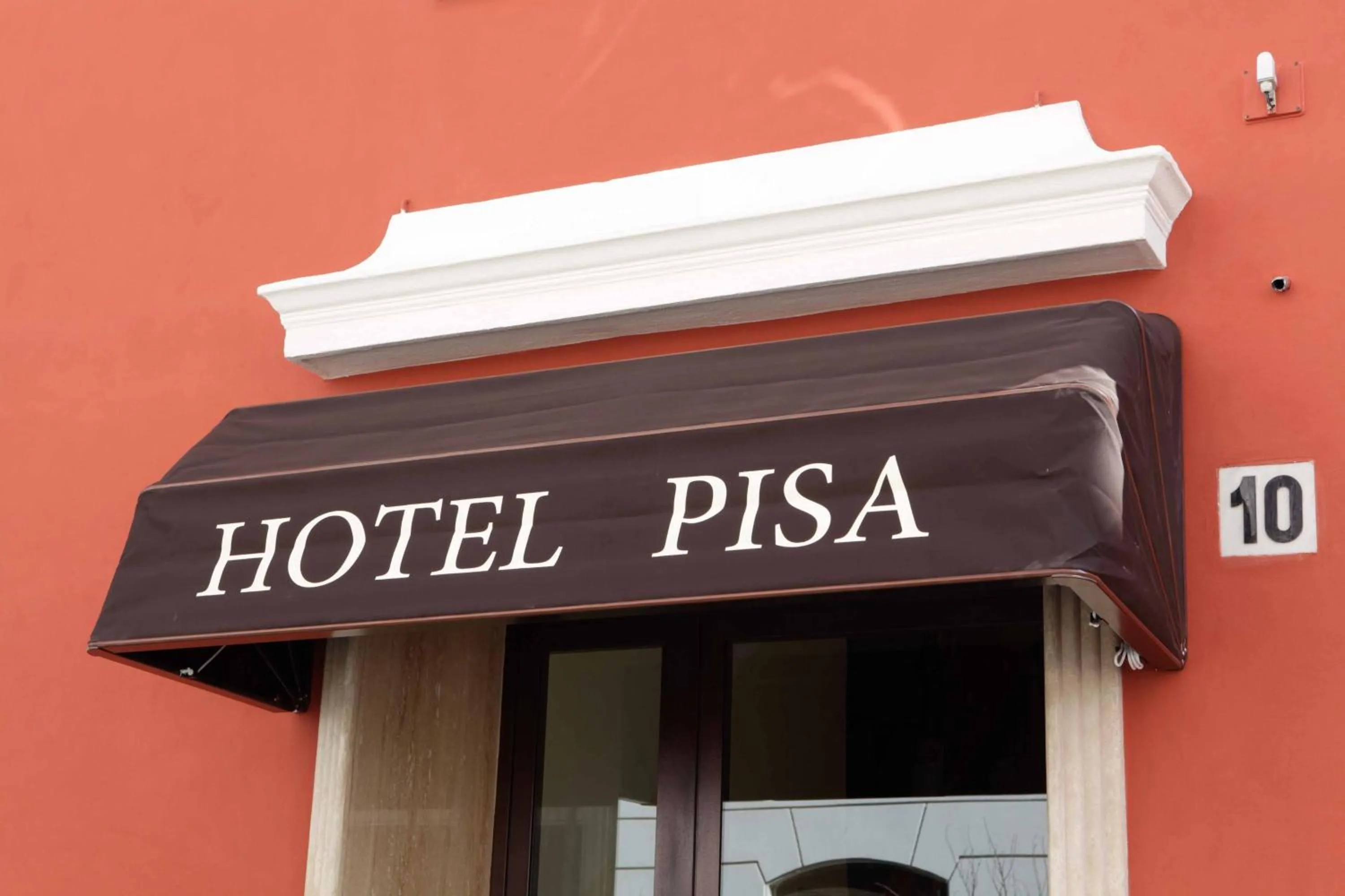 Facade/entrance in Hotel Pisa