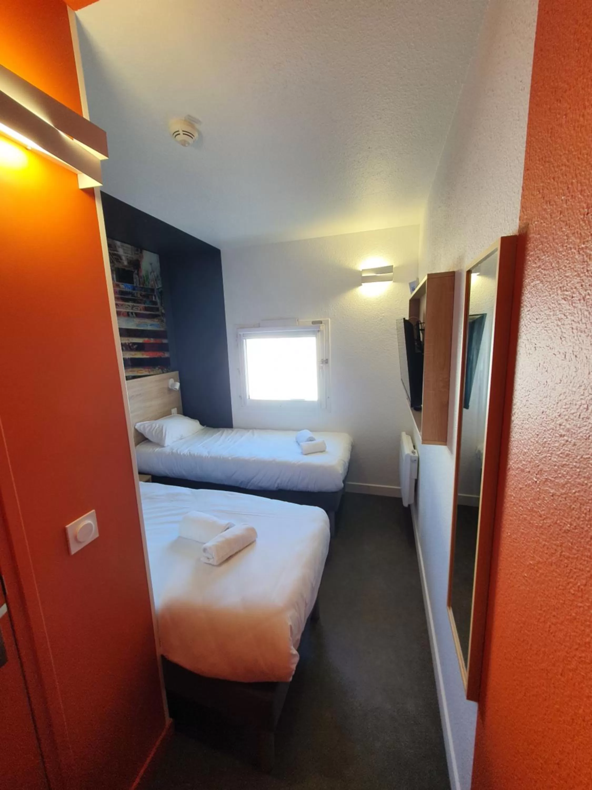 Photo of the whole room, Bed in Kyriad Direct Orleans - Olivet - La Source