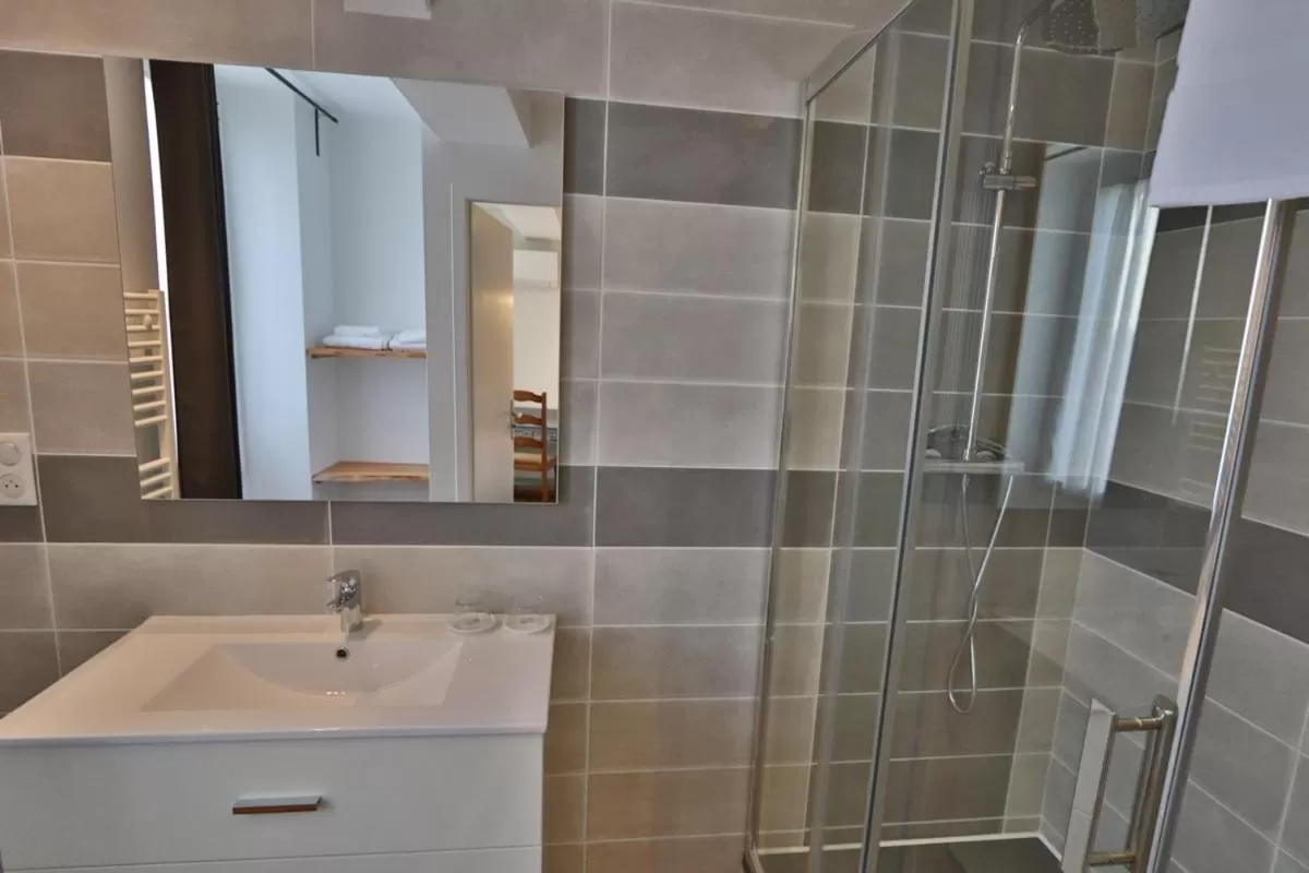 Bathroom in Le Relais Basque