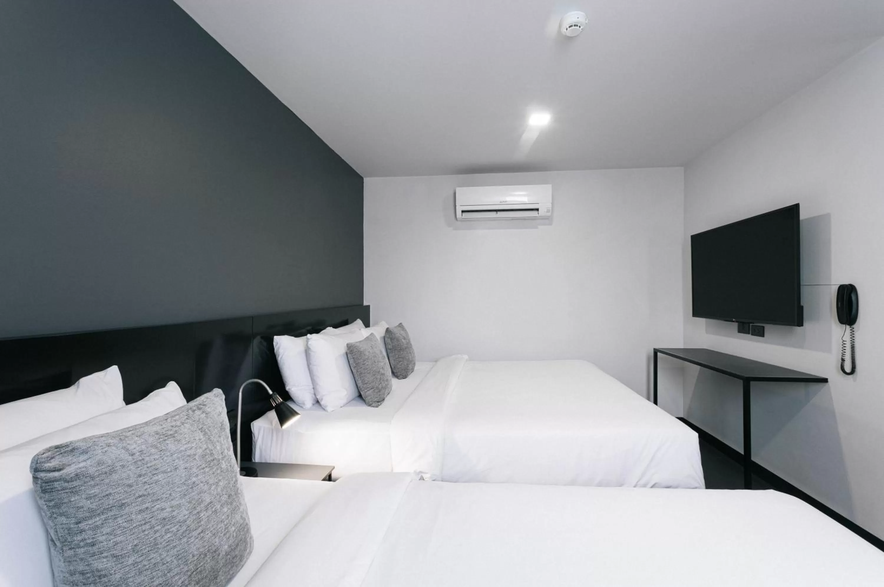 Bedroom, Bed in CREW Hotel