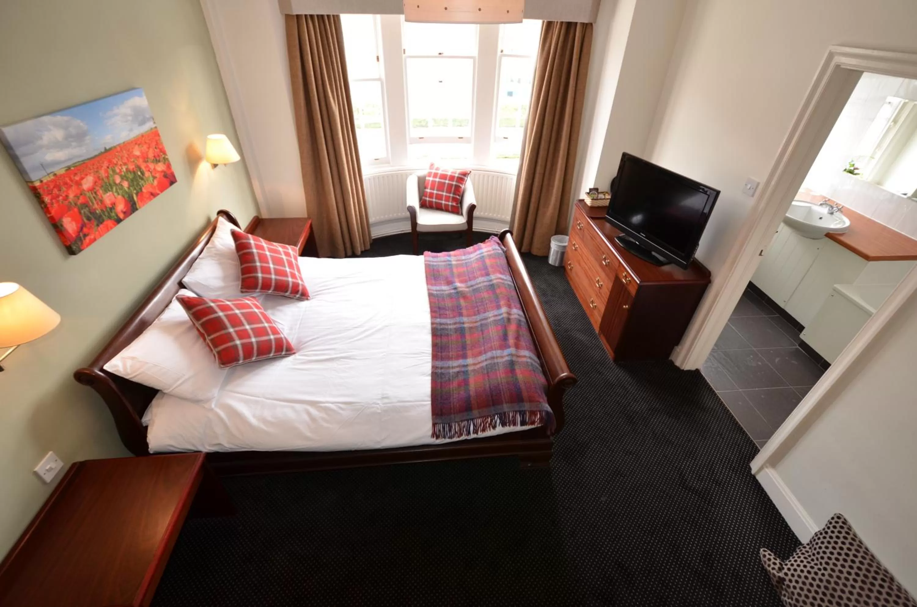 Bed in The Broadway Hotel