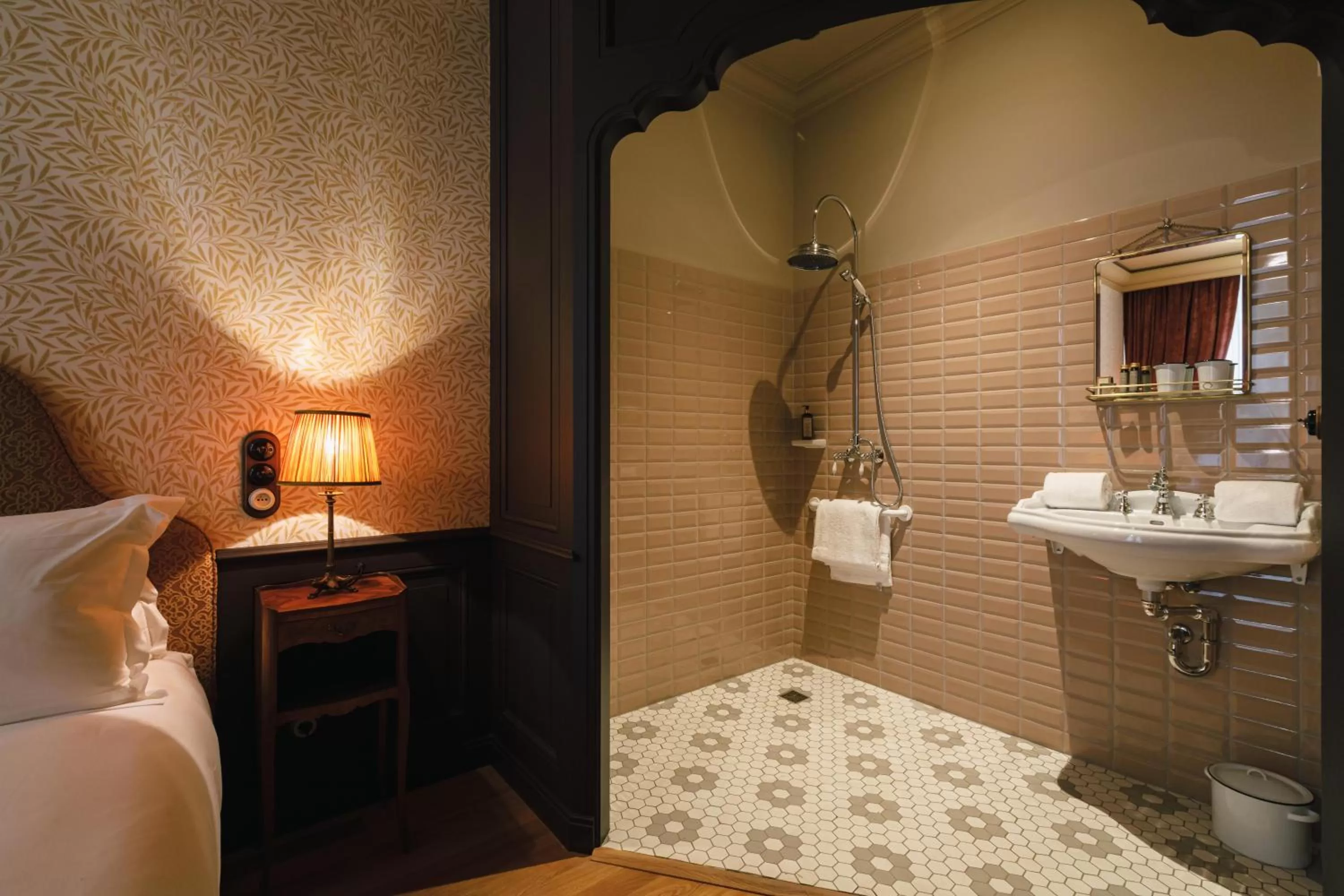 Bathroom, Bed in Bayard Bellecour