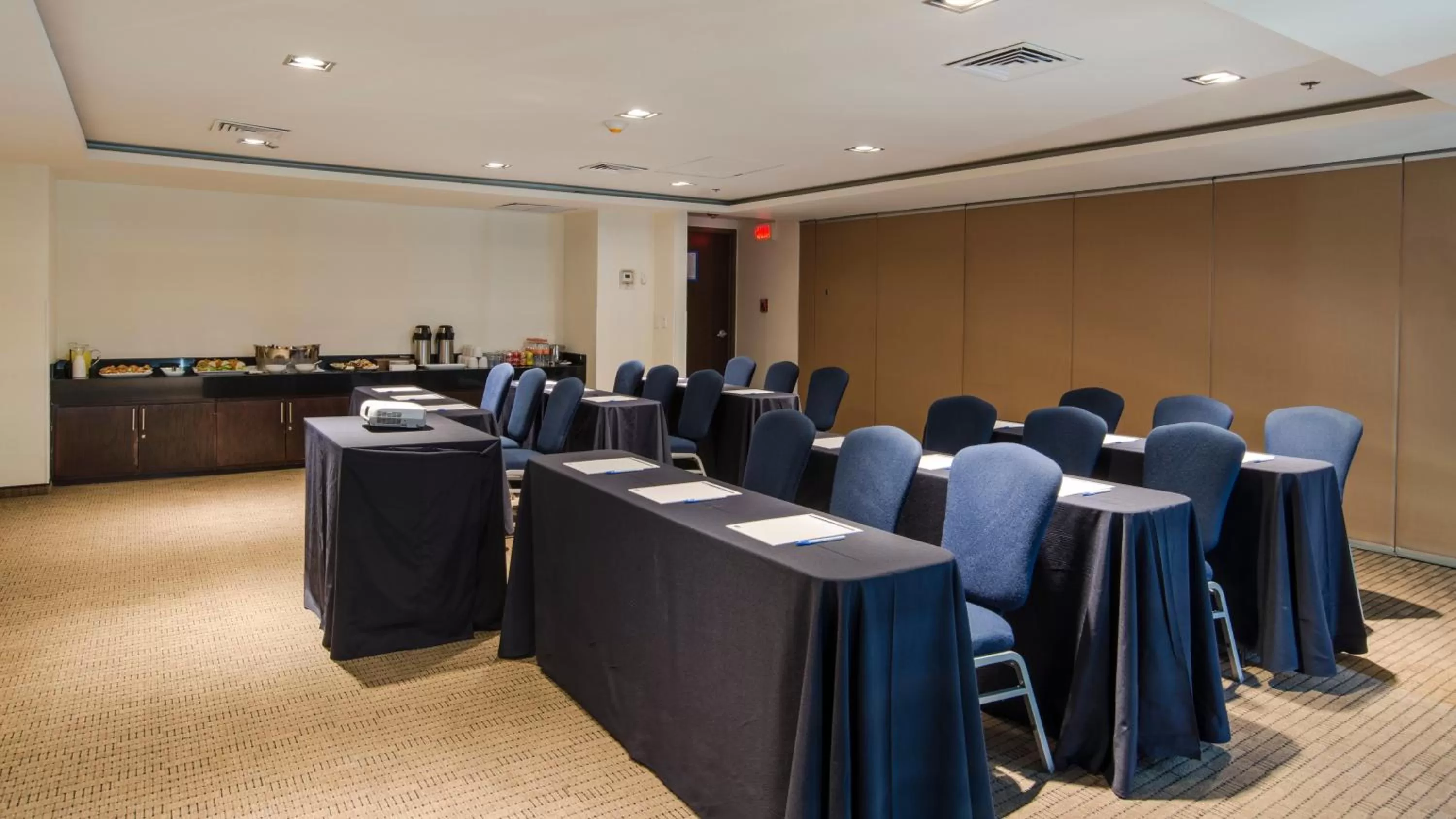 Meeting/conference room in Holiday Inn Express Culiacan by IHG