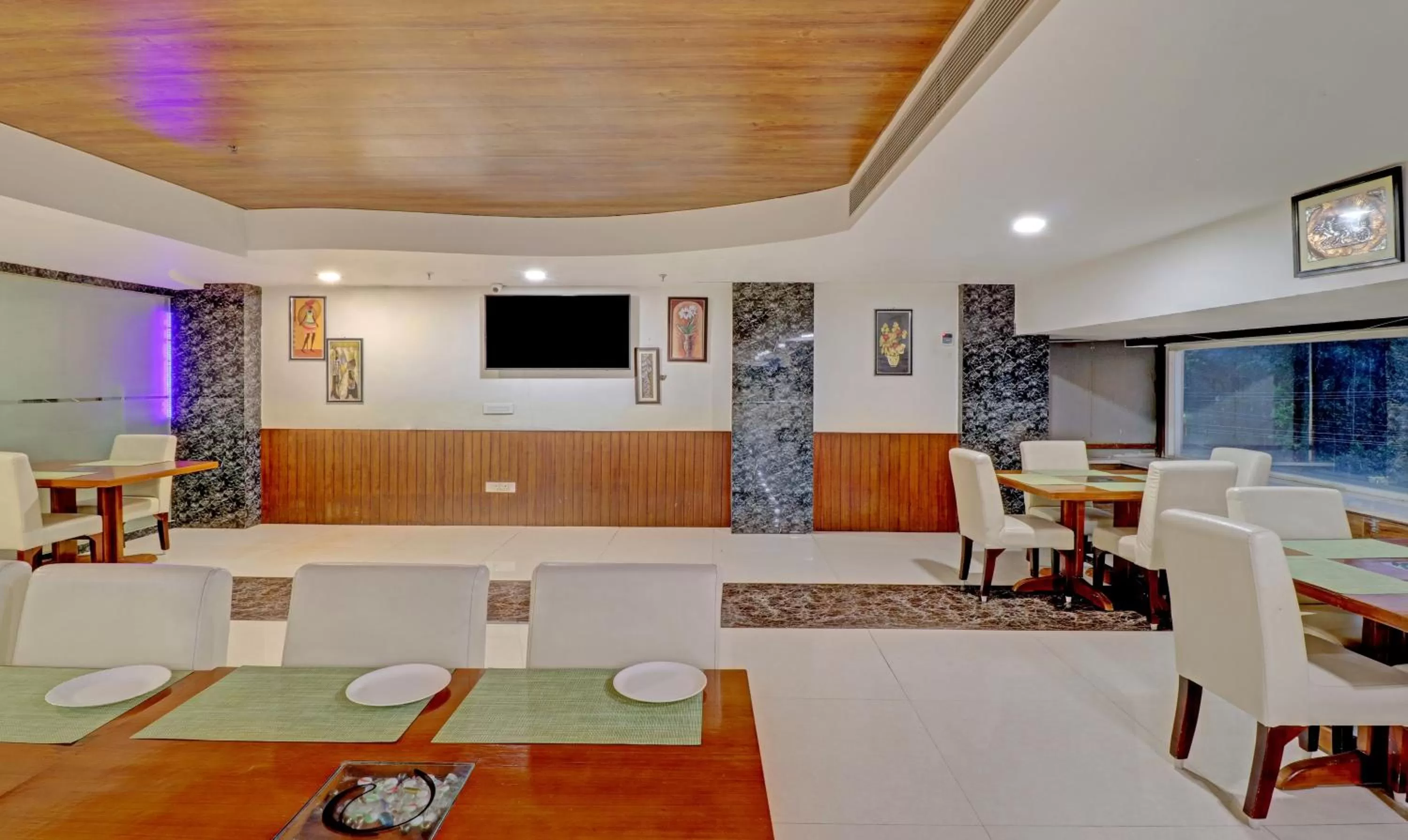 Restaurant/Places to Eat in Treebo Tryst Pearl Avenue Ring Road