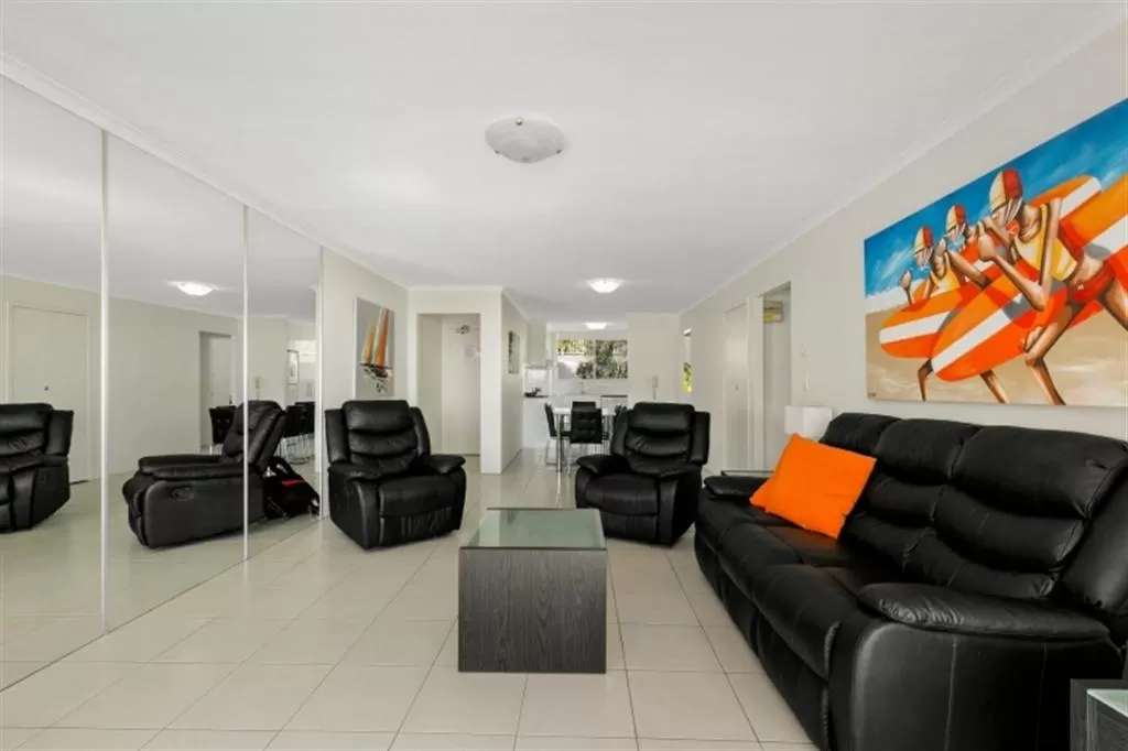 Two-Bedroom Apartment with Ocean View in The Hill Apartments Currumbin Beach