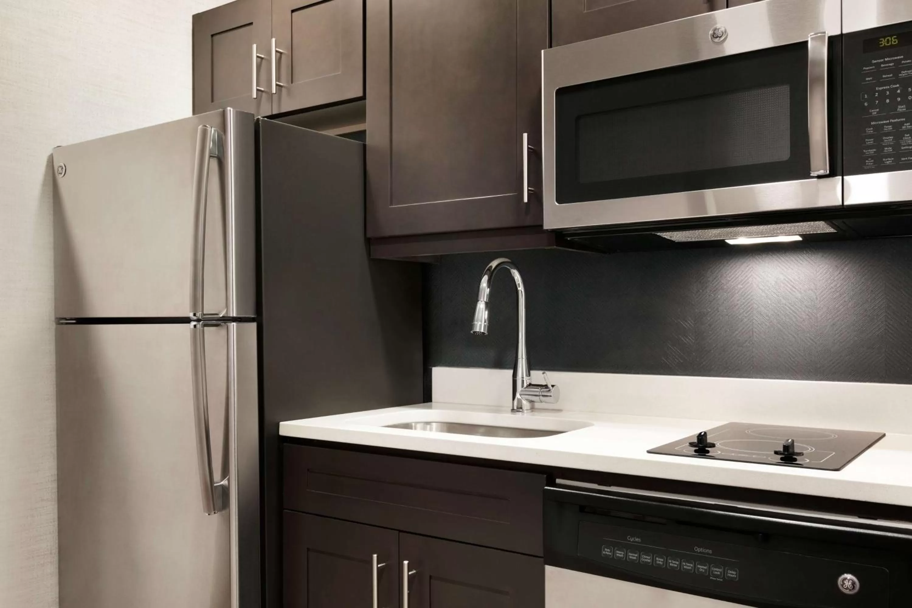 Kitchen or kitchenette in Homewood Suites By Hilton Arlington Rosslyn Key Bridge