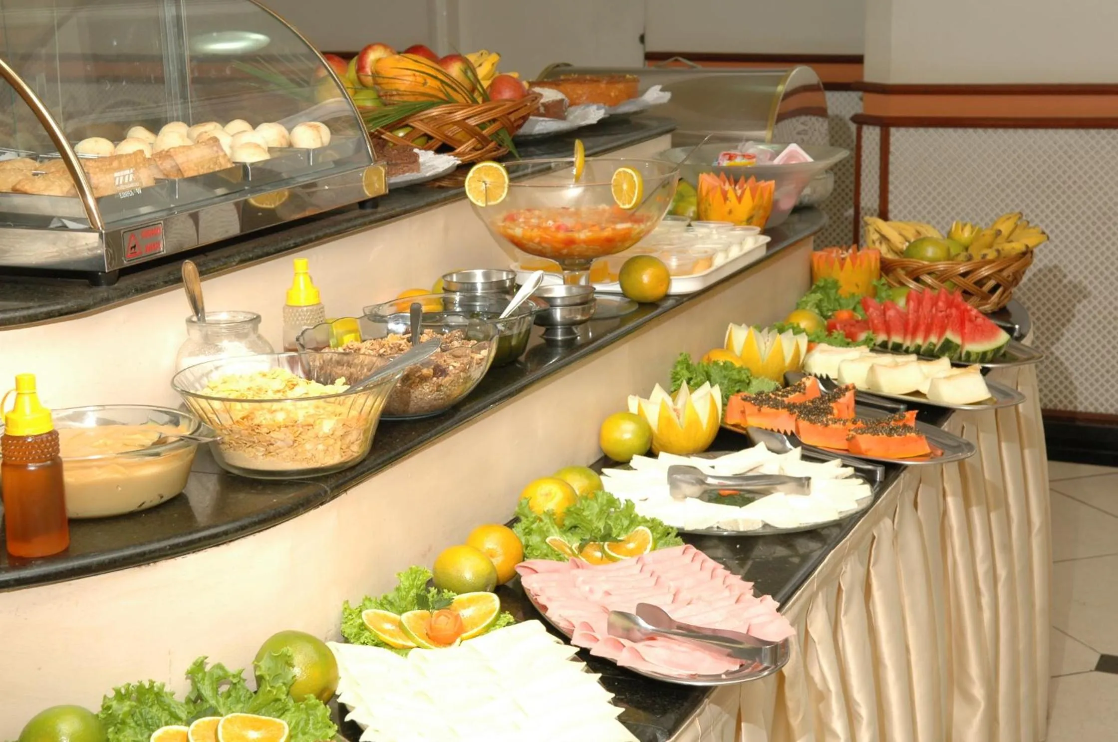 Food and drinks in Tamareiras Park Hotel