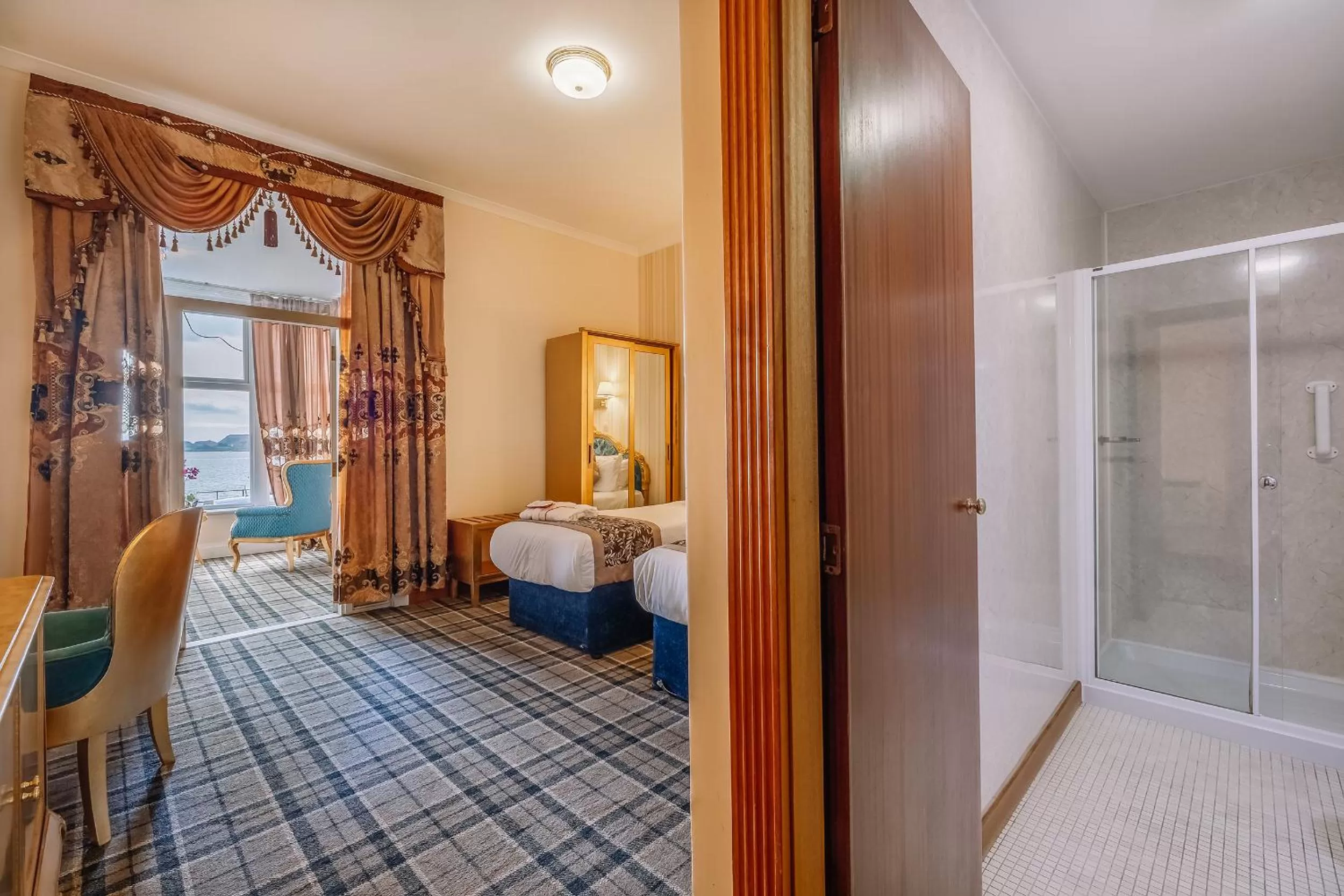 Bedroom, Bed in Muthu Alexandra Hotel