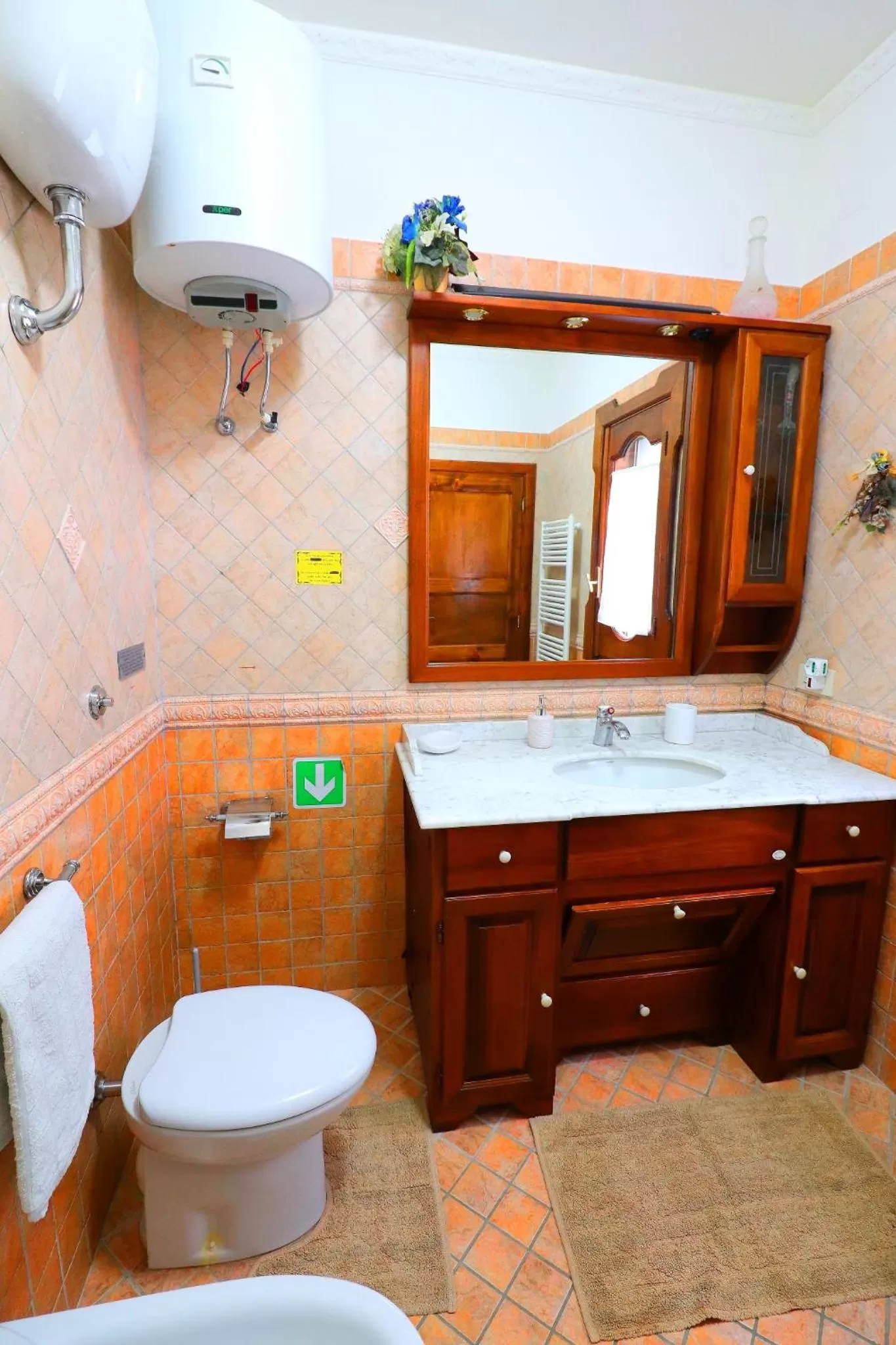 Toilet in La Maison de Titty & Margherita