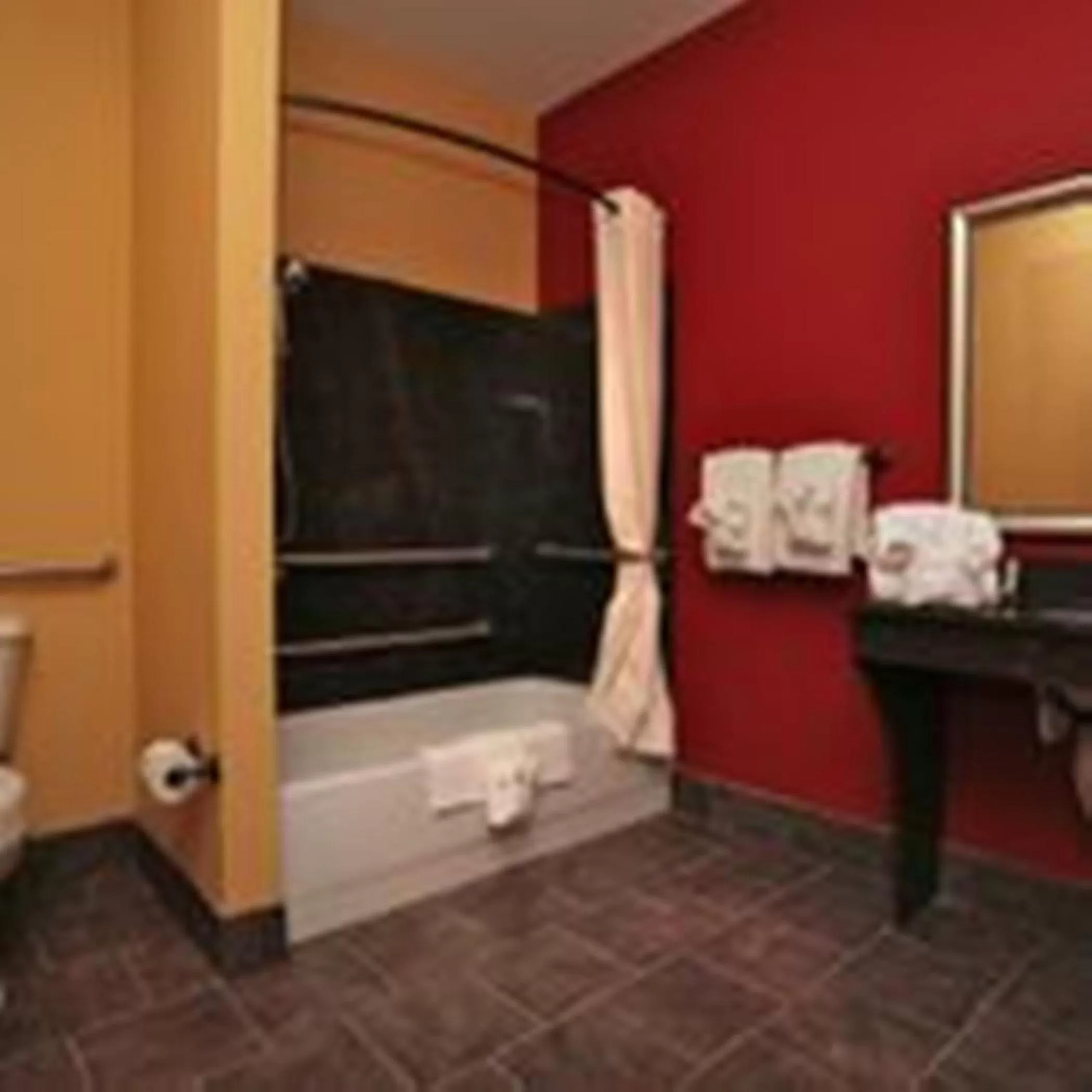 Queen Suite with Two Queen Beds in Comfort Suites Golden Isles Gateway