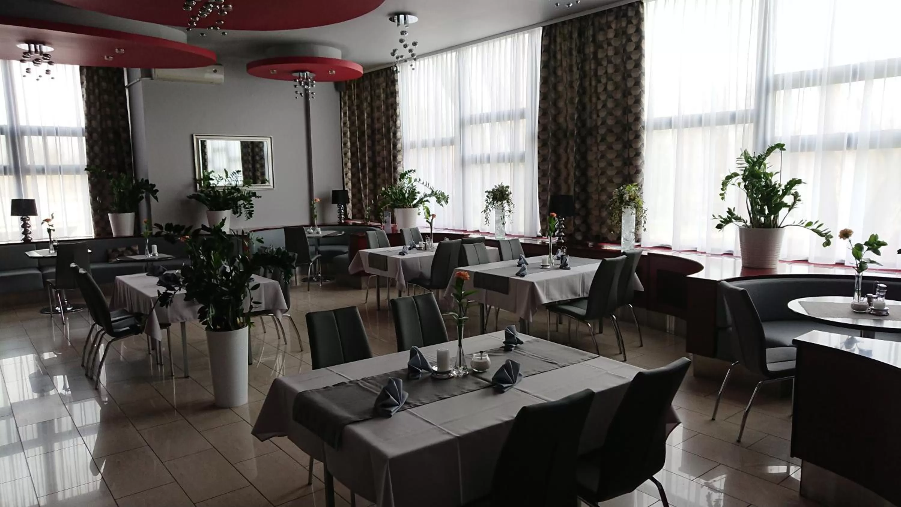 Restaurant/places to eat in Hotel Gromada Pila