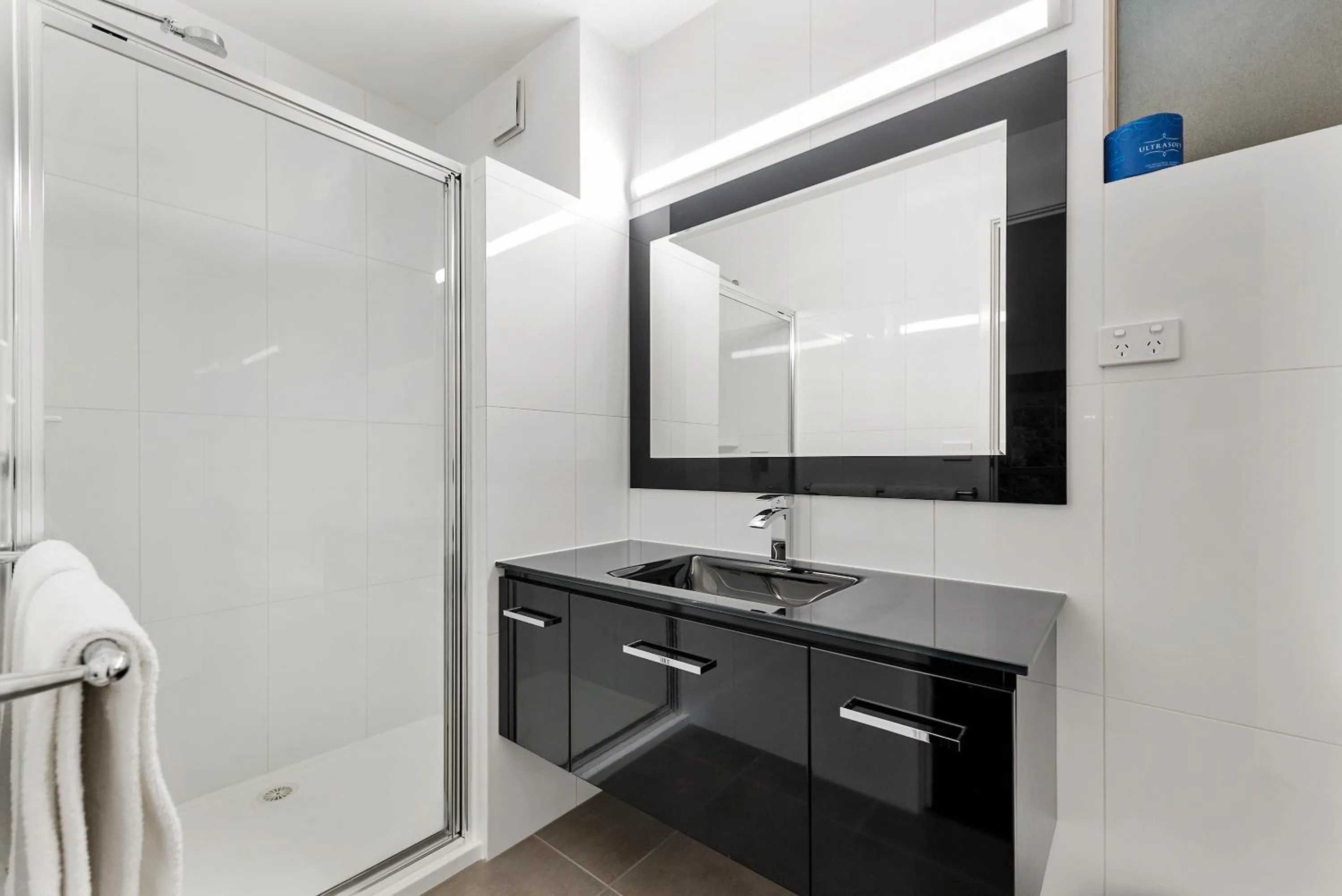 Bathroom in Bay City (Geelong) Motel