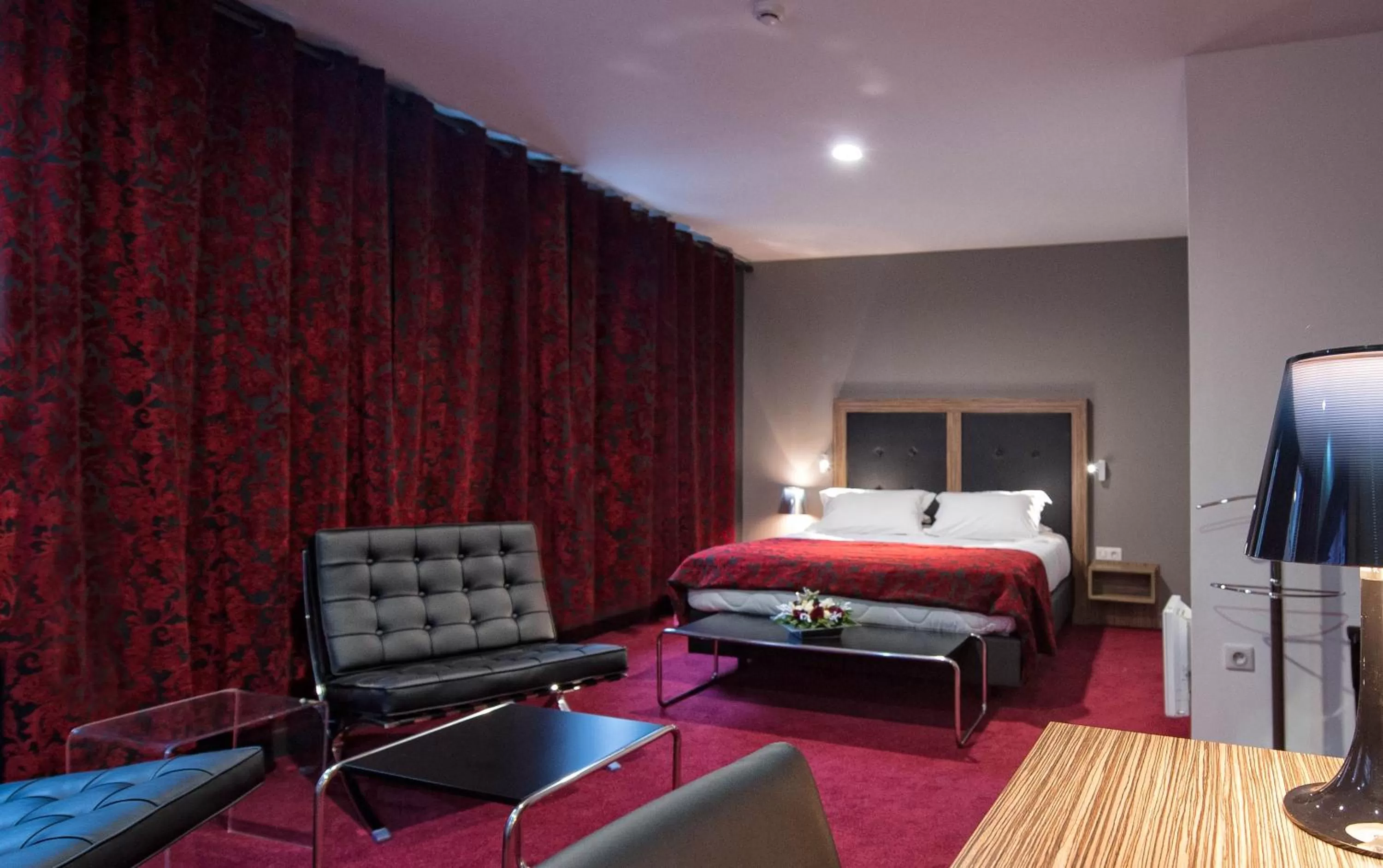 Living room, Bed in La Terrasse