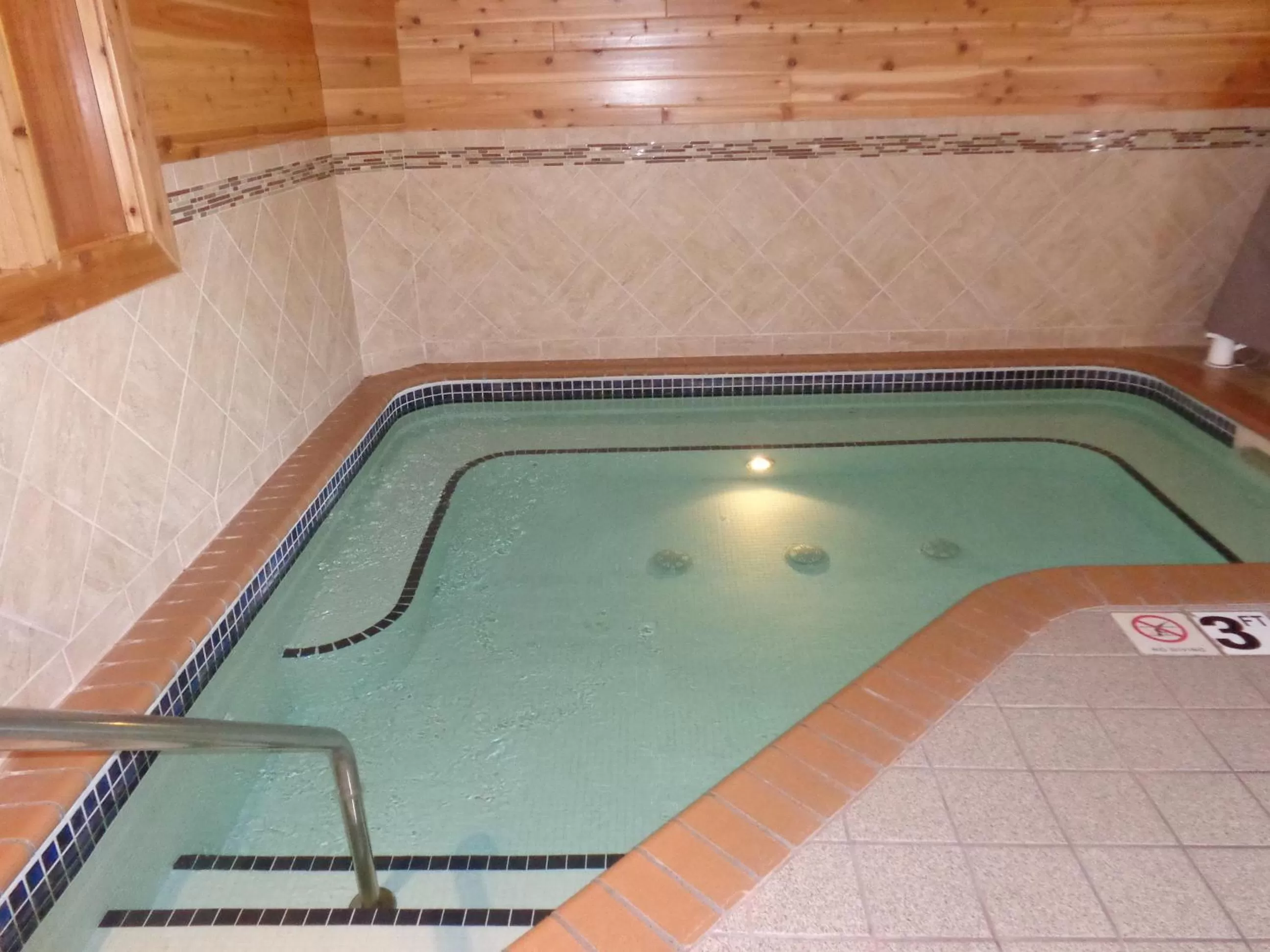 Swimming pool in Country Inn & Suites by Radisson, Forest Lake, MN