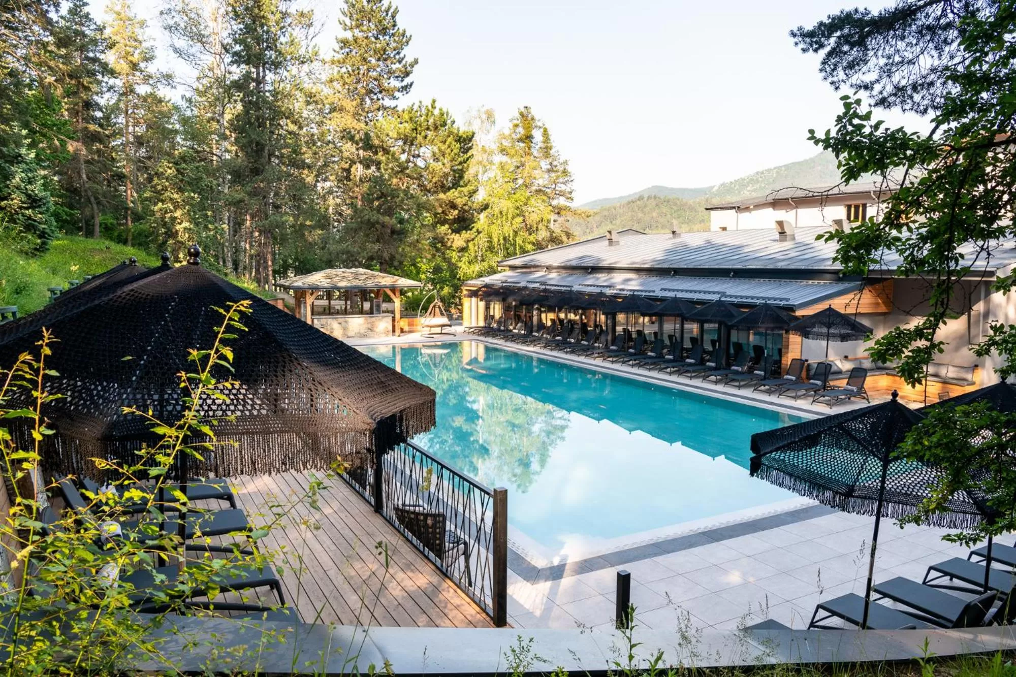 Swimming pool in Kashmir Wellness & SPA Hotel Adults Only