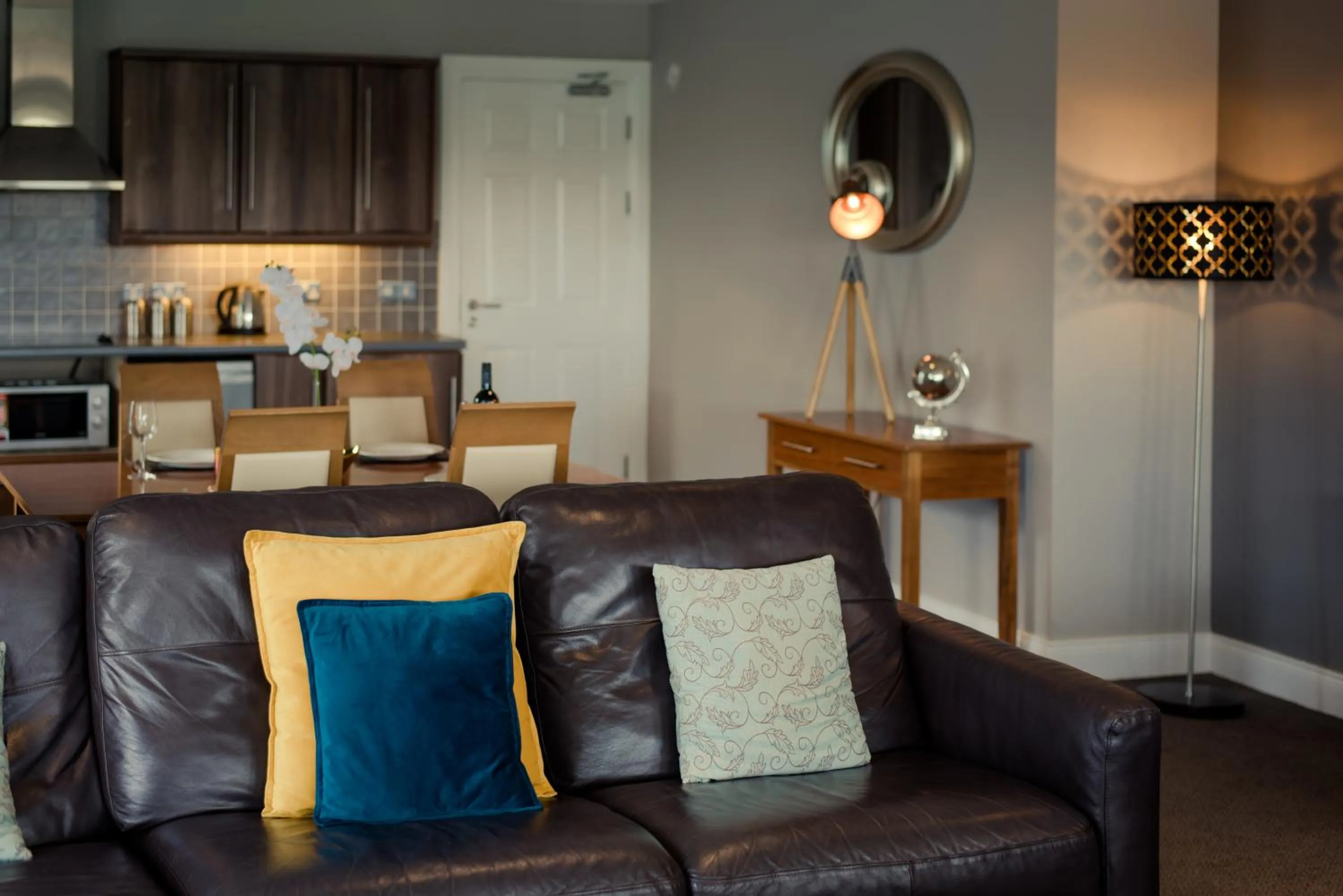 Kitchen or kitchenette in Scott's Hotel