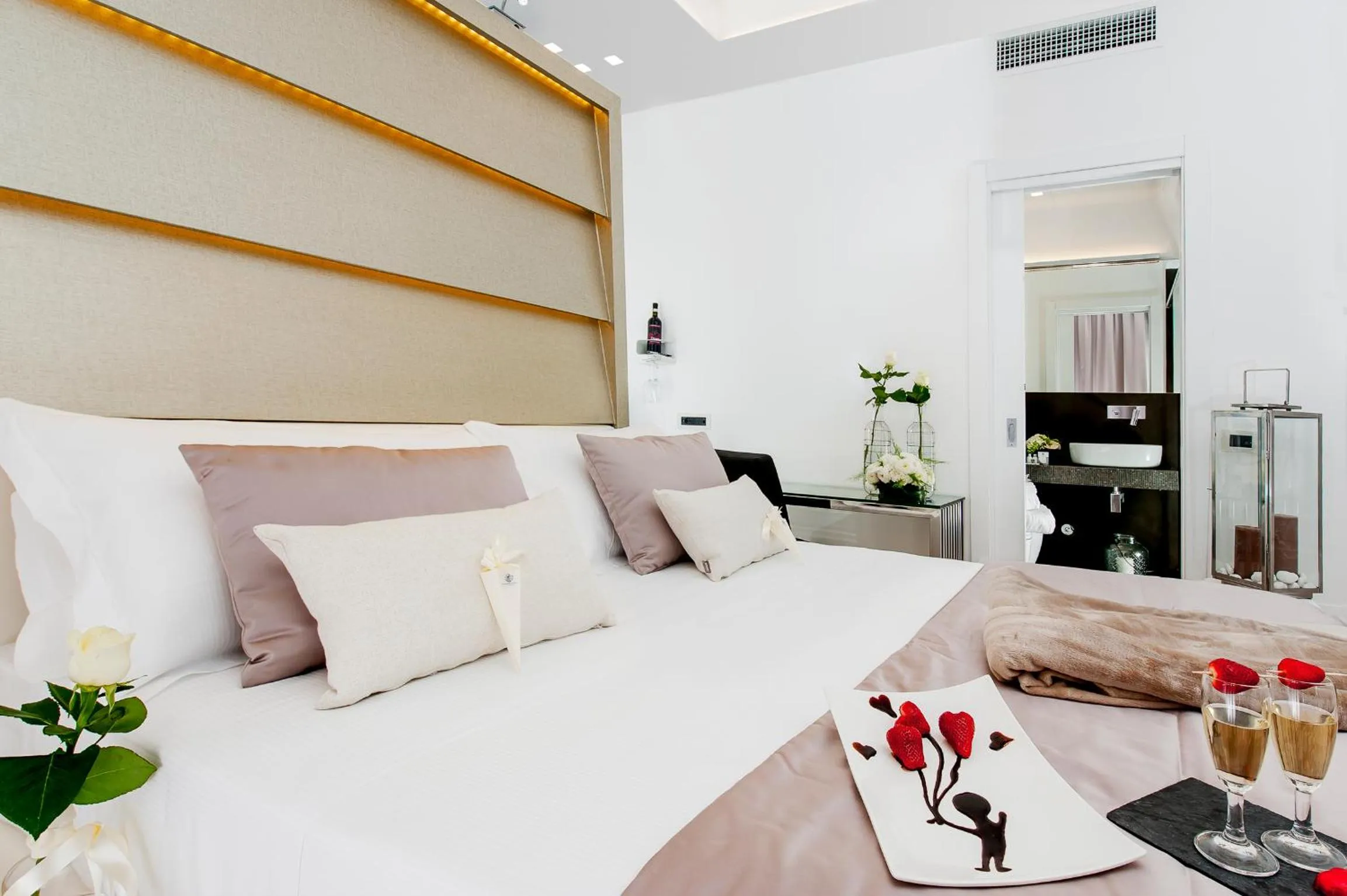 Bedroom, Bed in Vatican Style