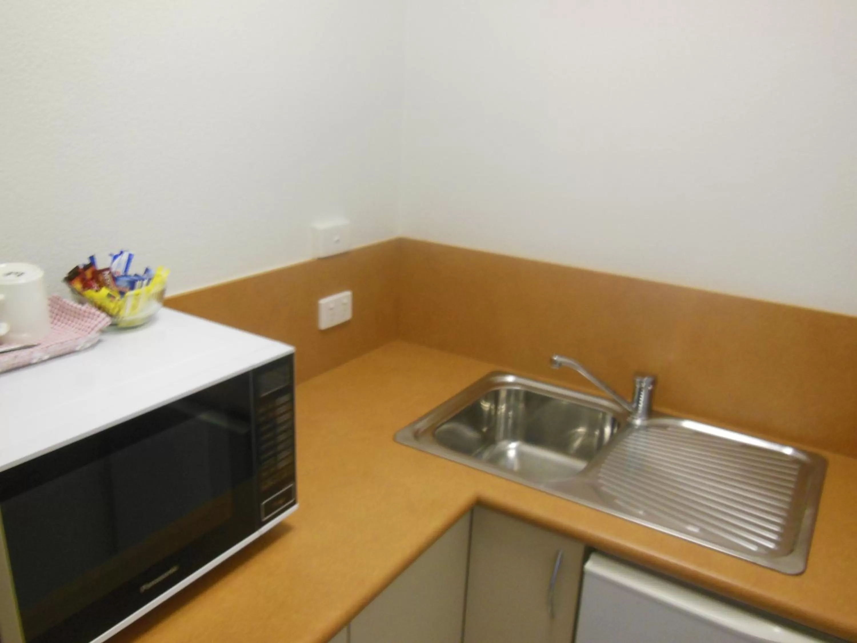 Kitchen or kitchenette in Country Road Motel