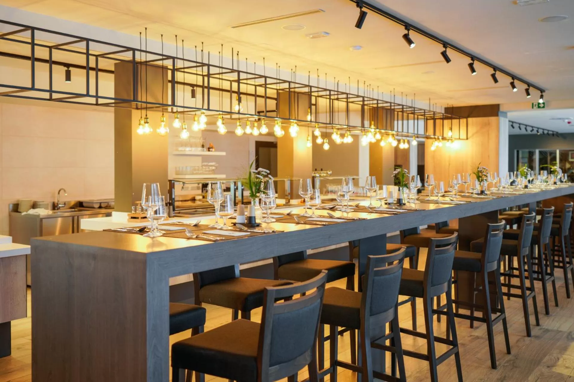 Restaurant/places to eat in Hotel Hills