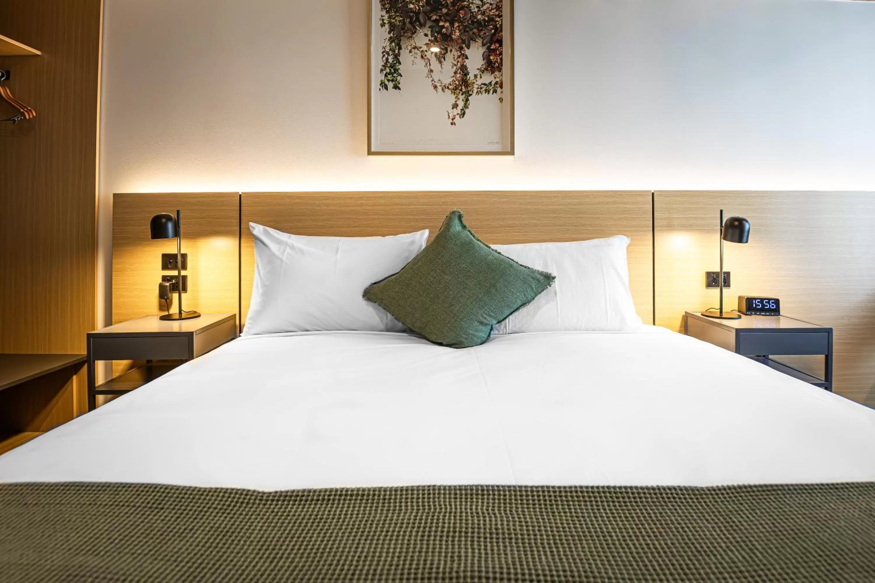 Photo of the whole room, Bed in Song Hotel Sydney