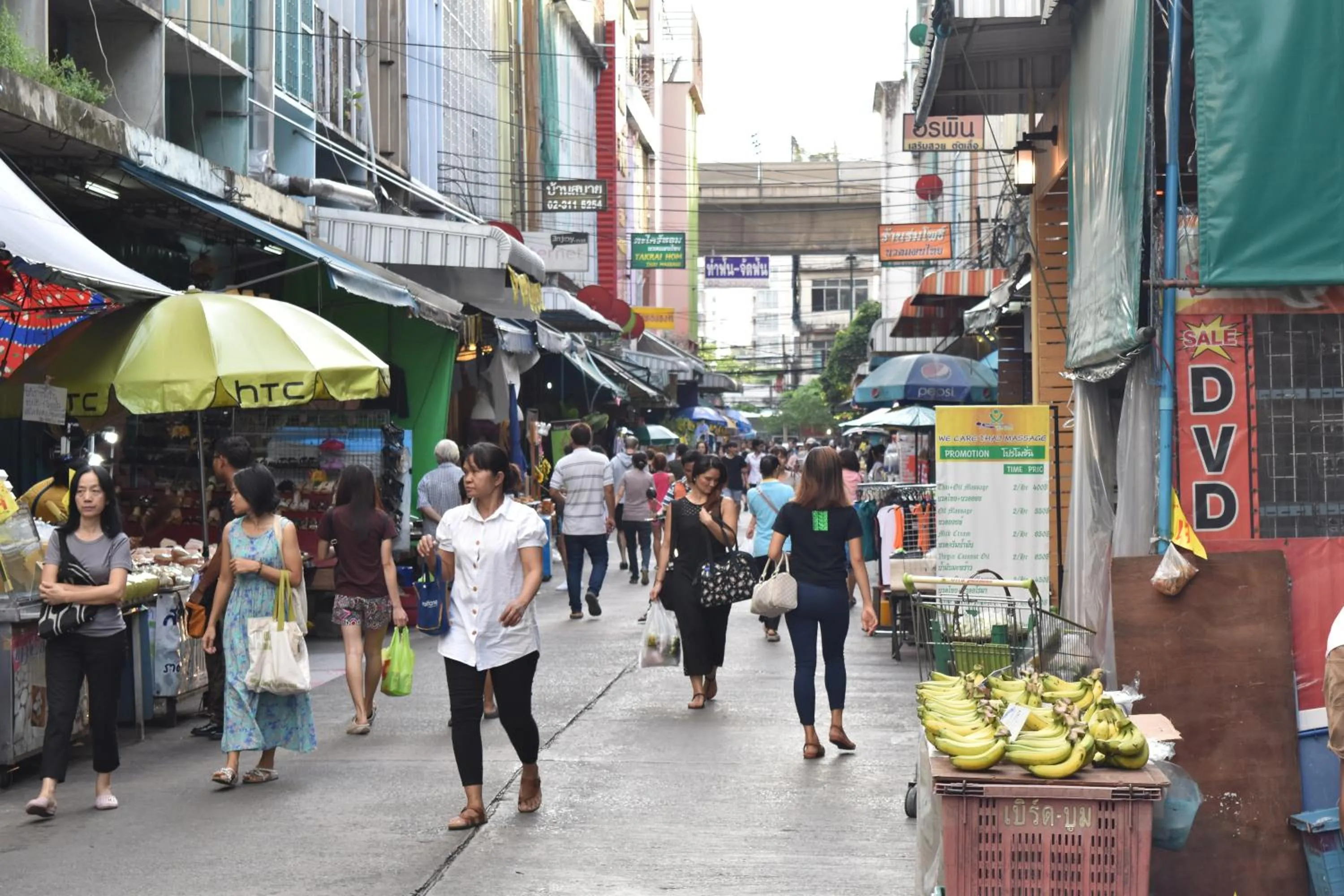 Property building in Hide Bangkok Hostel