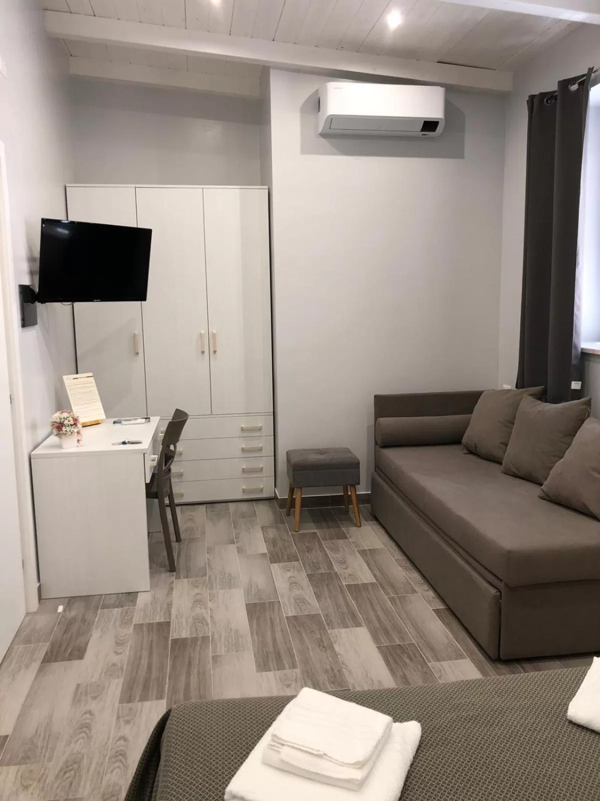 TV and multimedia, TV/Entertainment Center in B&B Vittorio Emanuele