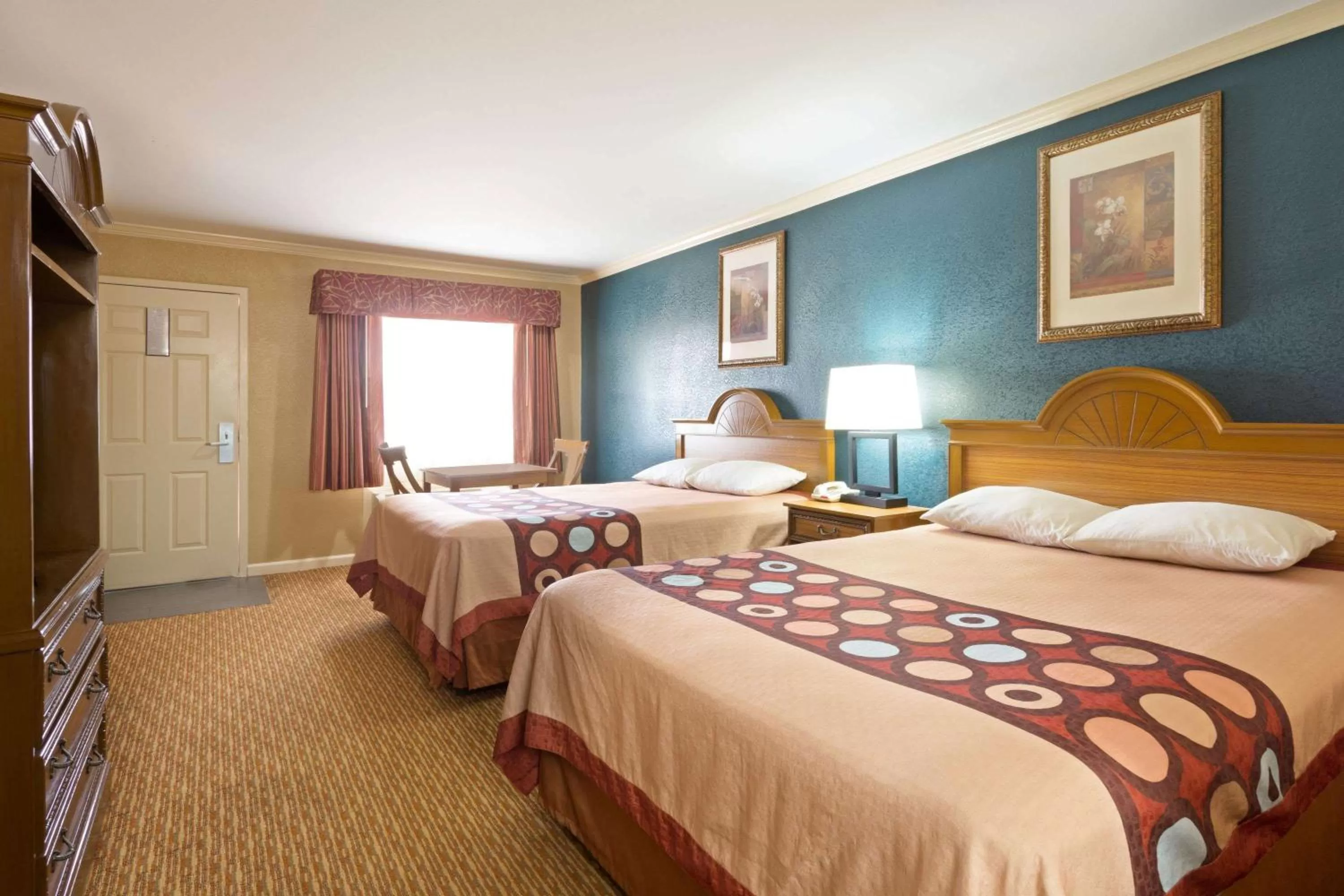 Photo of the whole room, Bed in Super 8 by Wyndham Covington