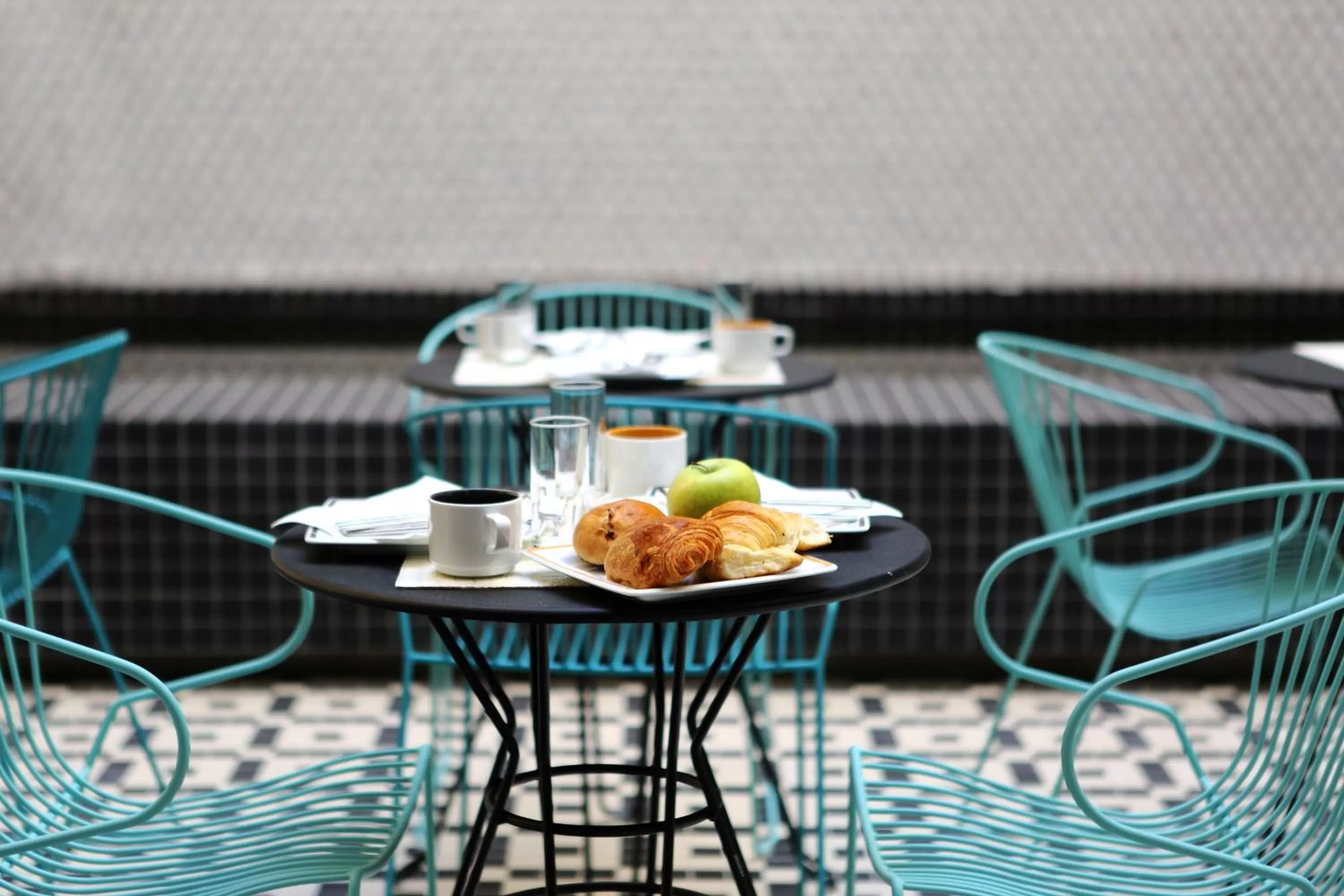 Property building in Best Western Plus Hôtel La Joliette